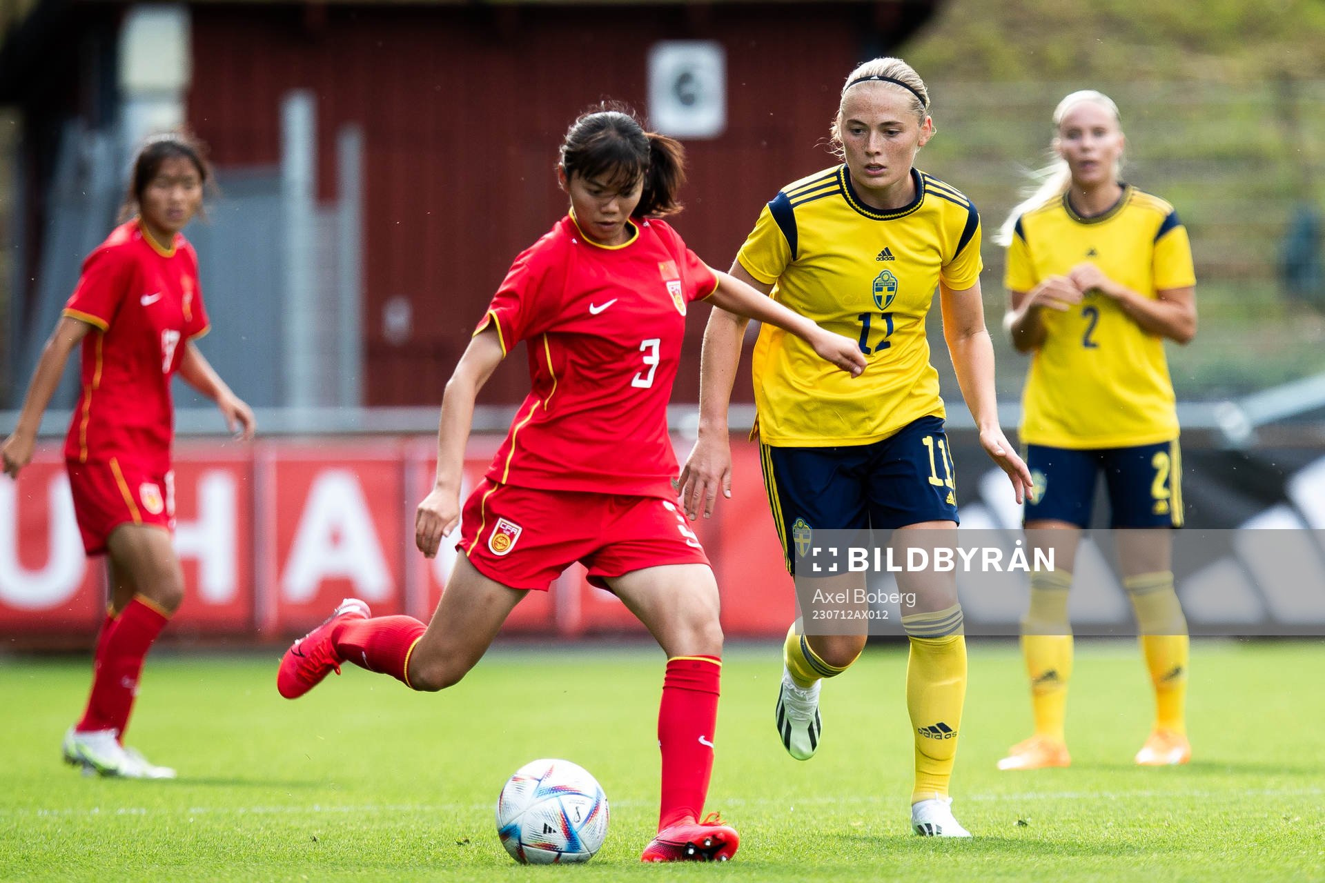 Lejiao Xia of China and Paulina Nyström of Sweden
