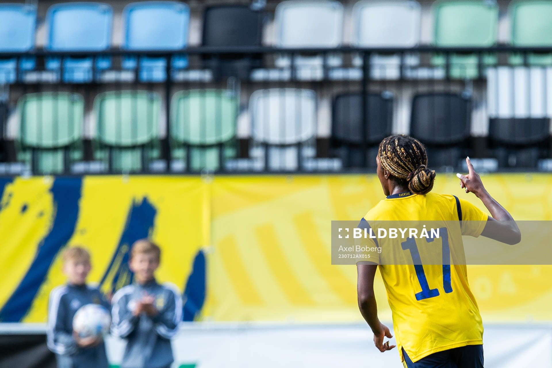Evelyn Ijeh of Sweden celebrates