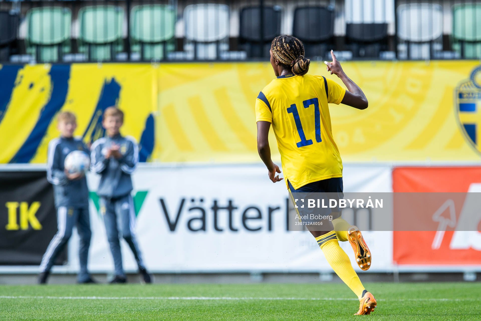Evelyn Ijeh of Sweden celebrates