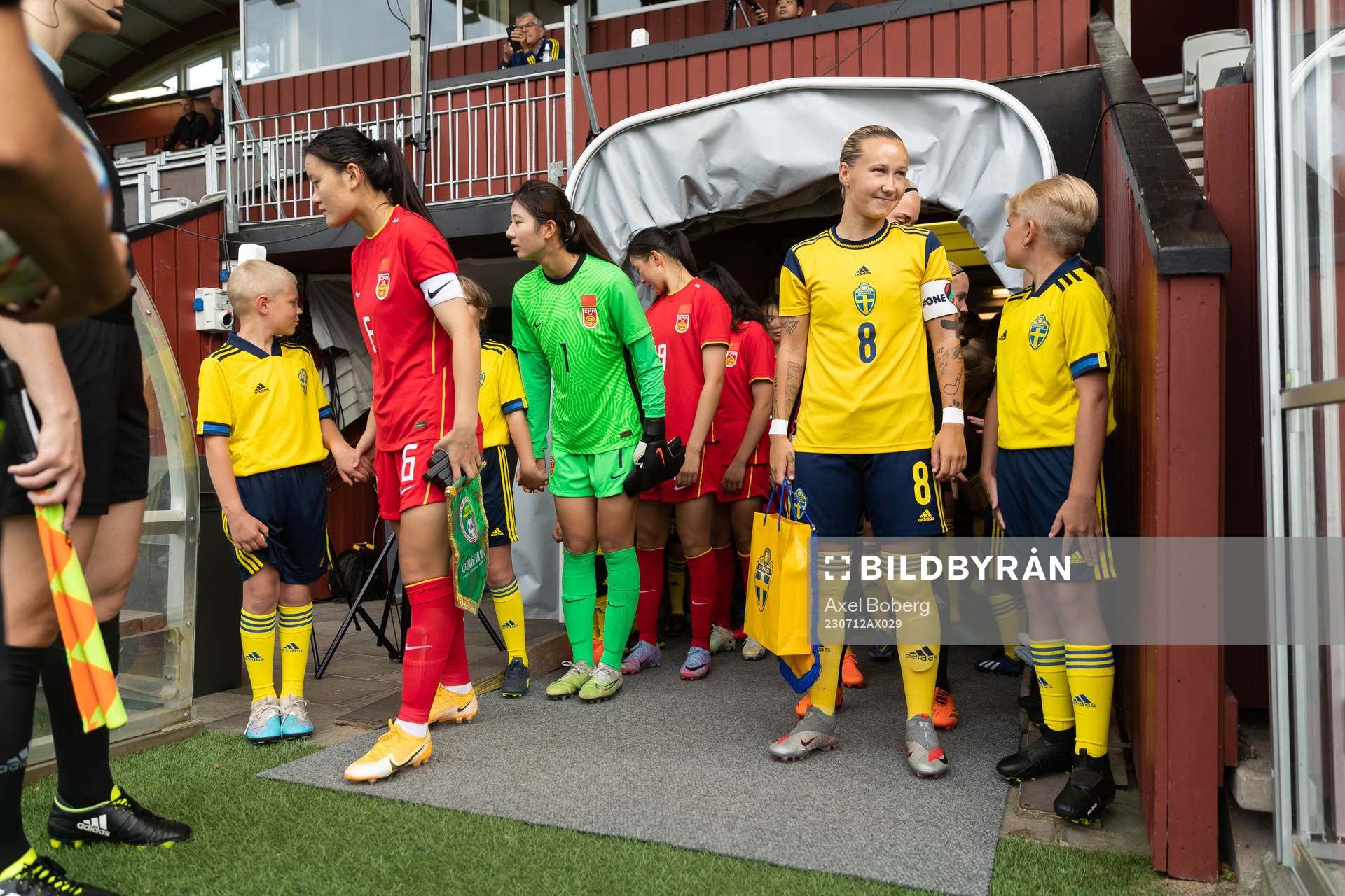 Ruiqi Qiao of China and Marika Bergman Lundin of Sweden