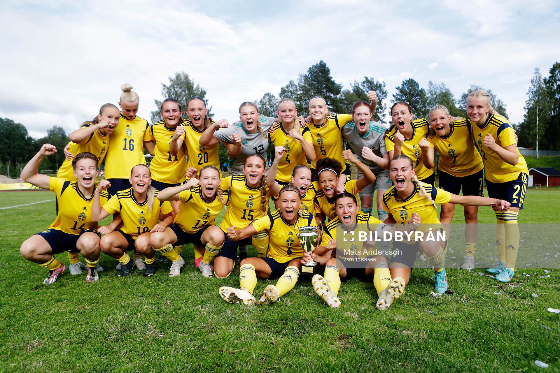 Sveriges spelare jublar