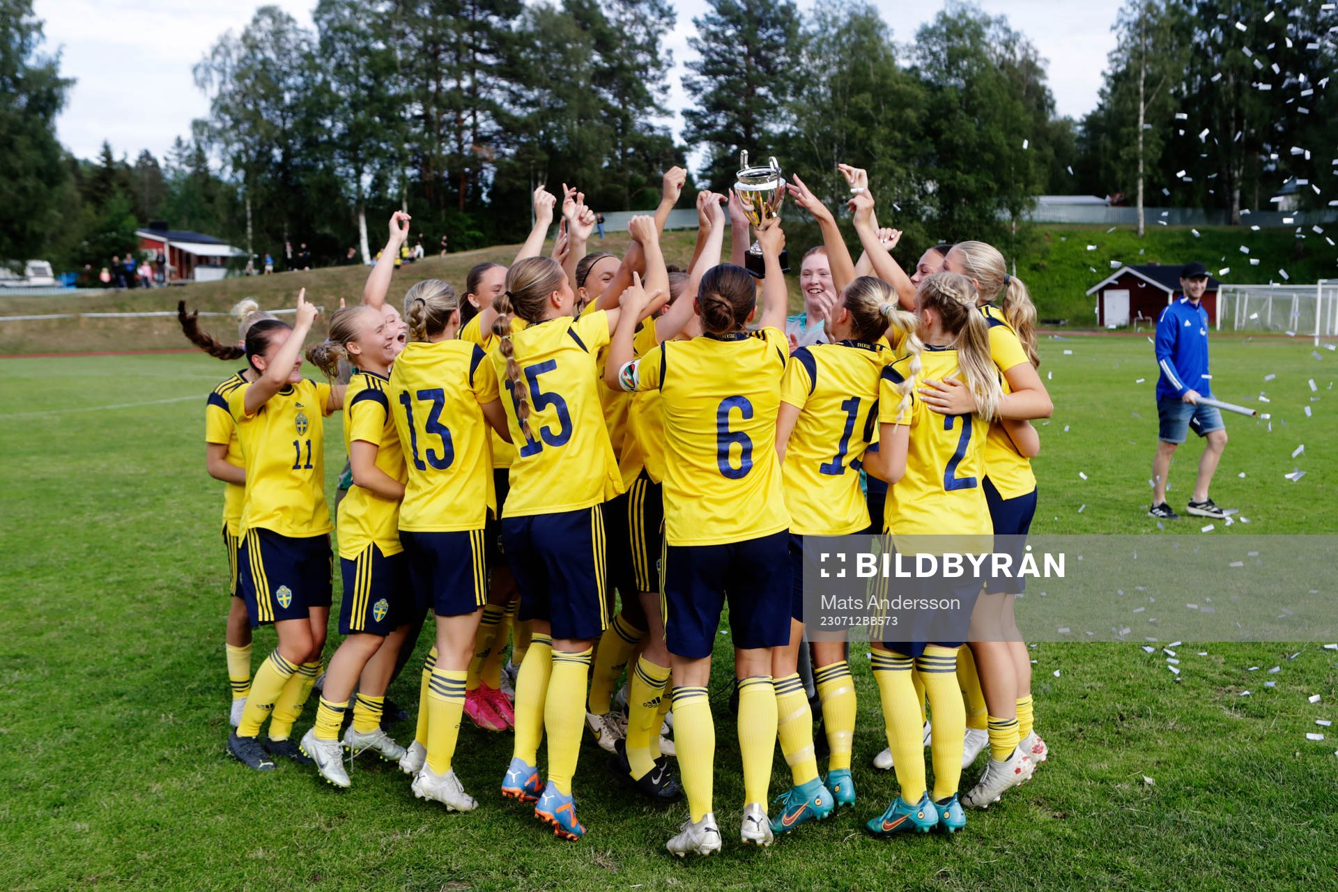 Sveriges spelare jublar