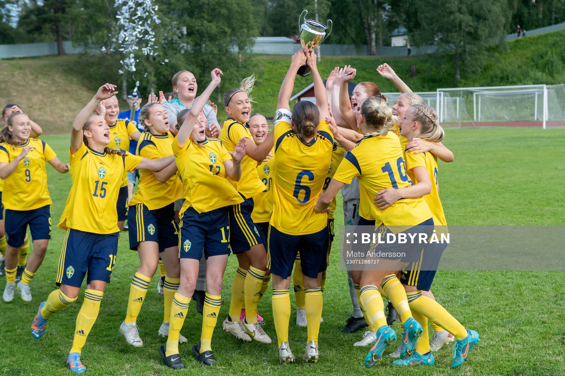 Sveriges spelare jublar