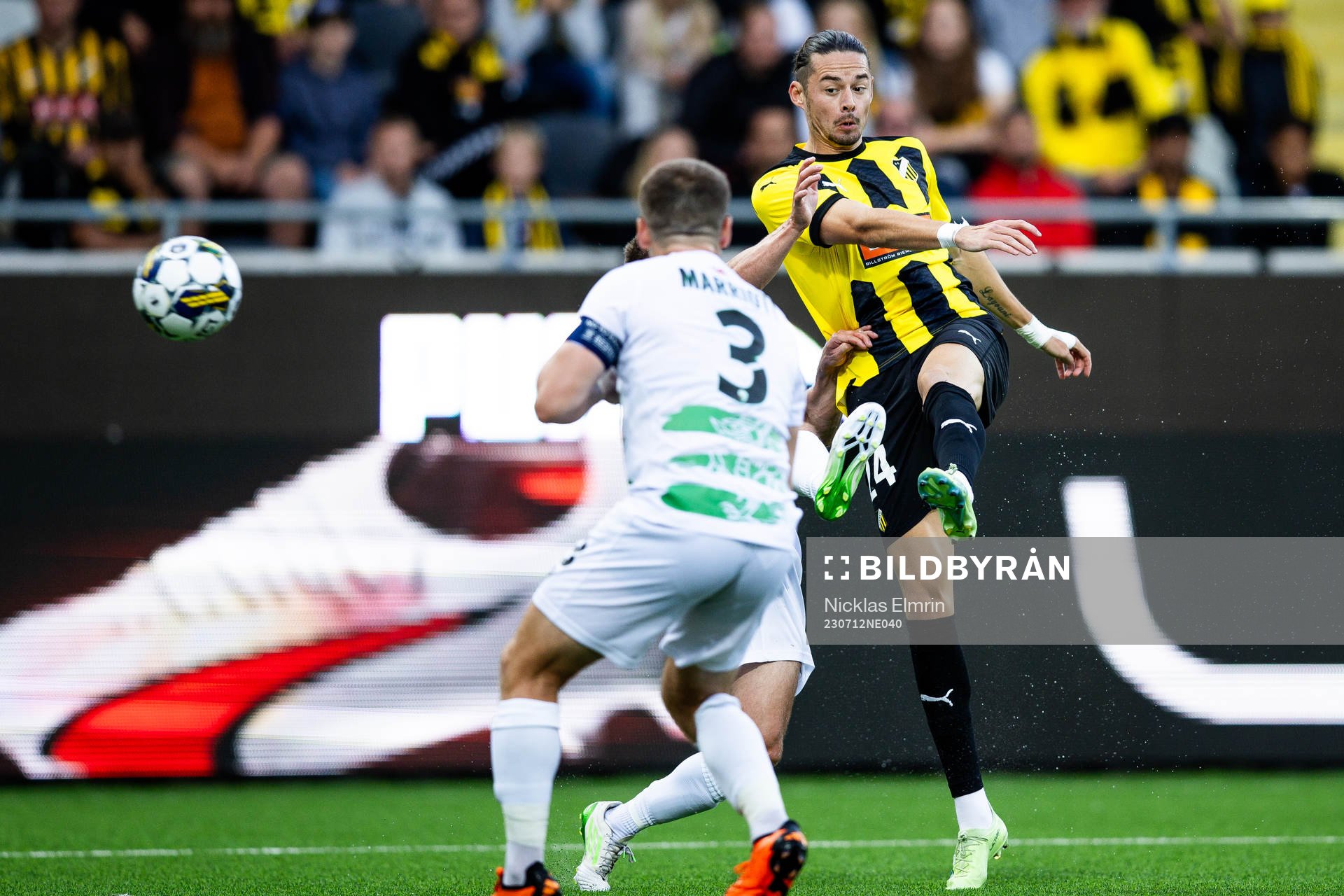 Chris Marriot of The New Saints and Amor Layouni of Häcken