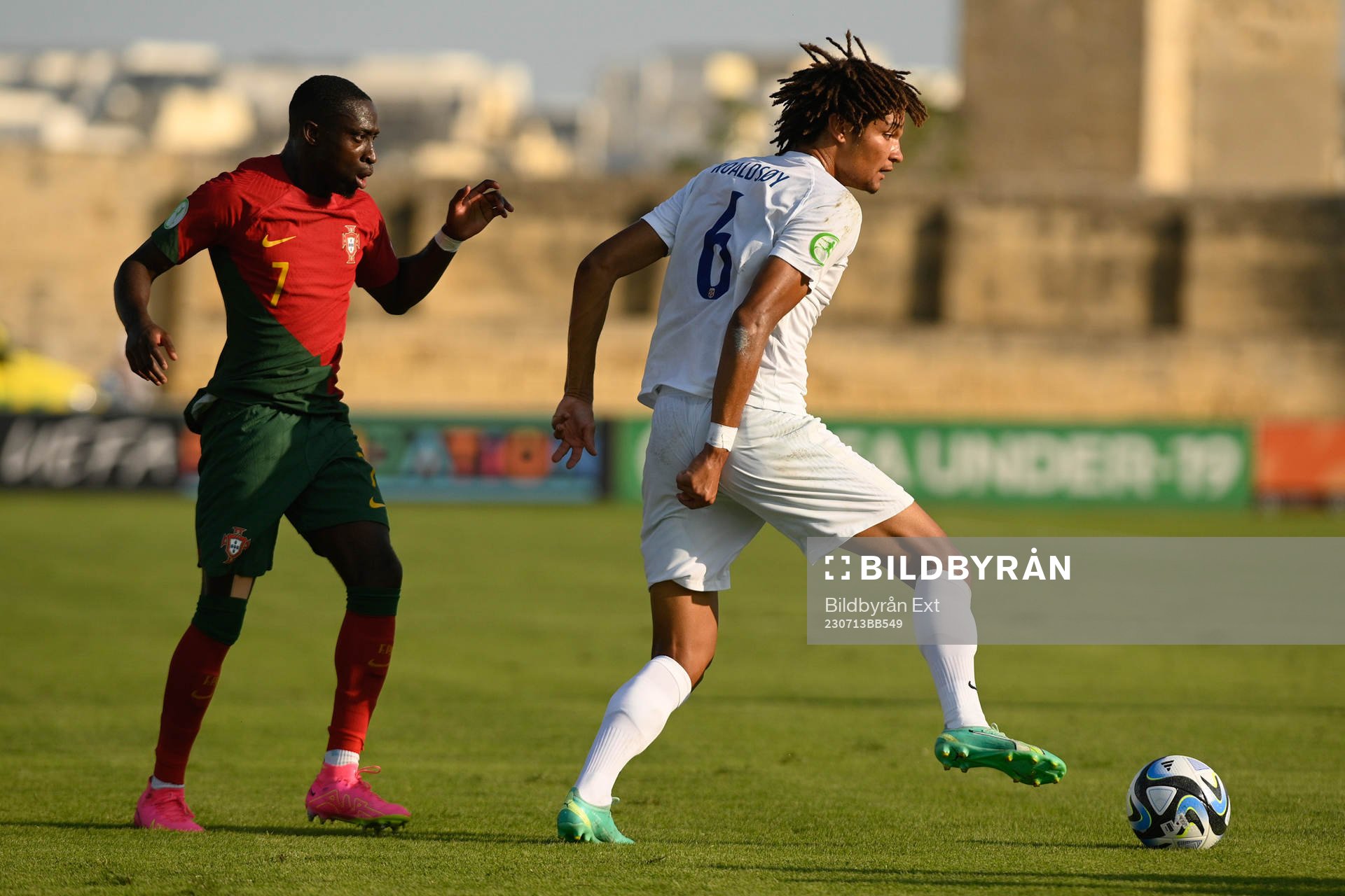 Alwande Benedict Roaldsøy of Norway and Carlos Borges of