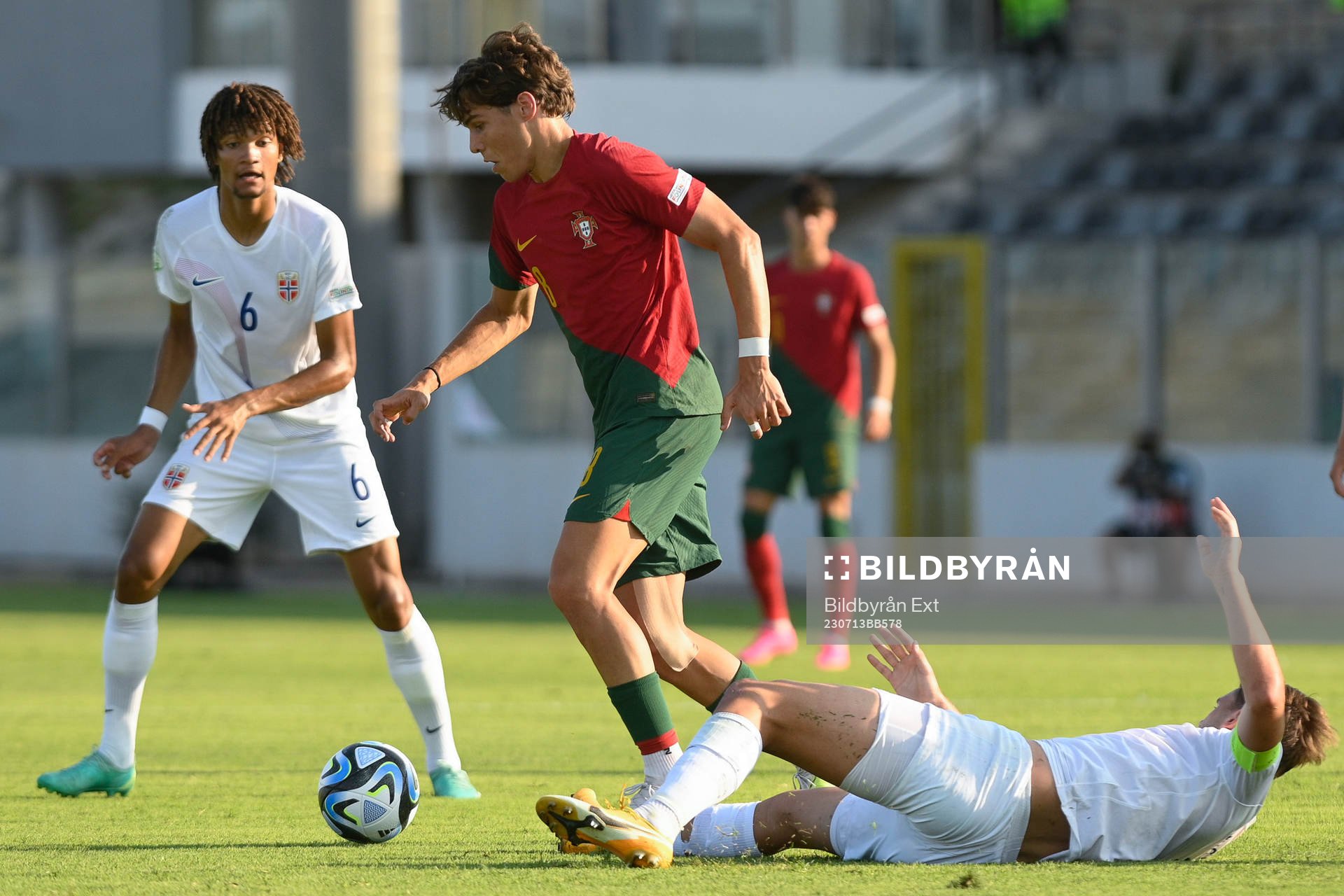 Gustavo Sá of Portugal and Niklas Ødegård of Norway