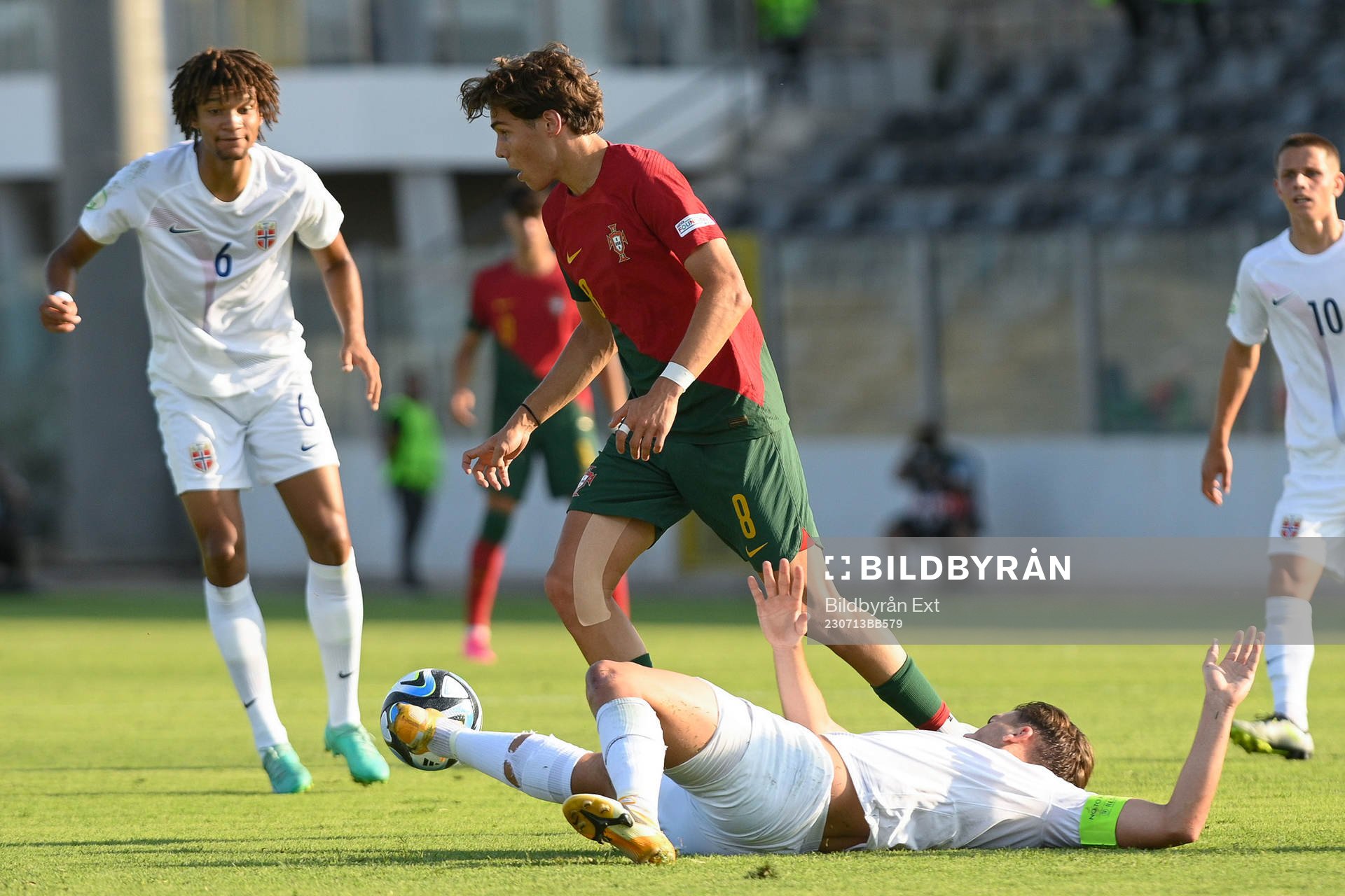 Gustavo Sá of Portugal and Niklas Ødegård of Norway