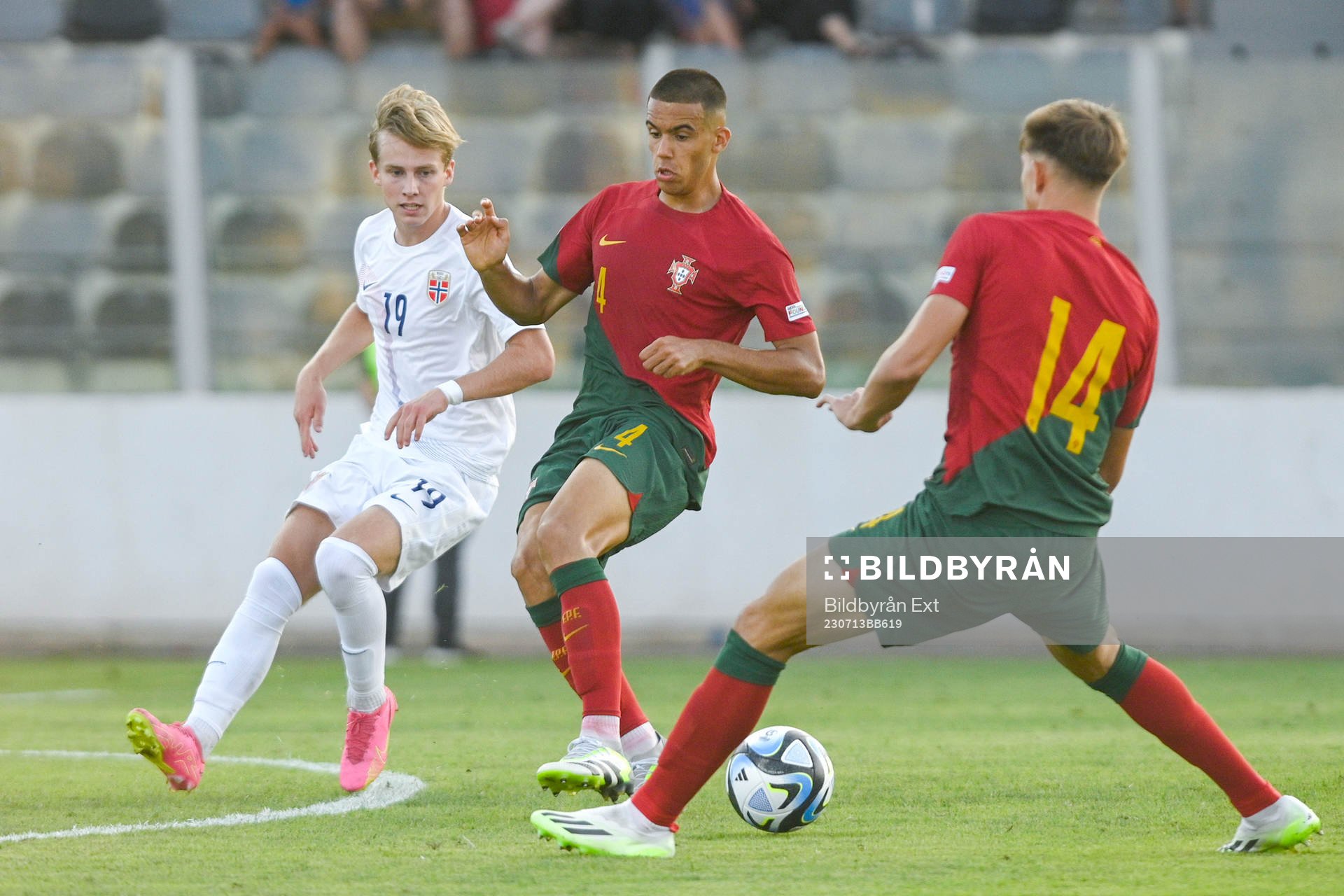 Benjamin Thoresen Faraas of Norway and Gabriel Brás of