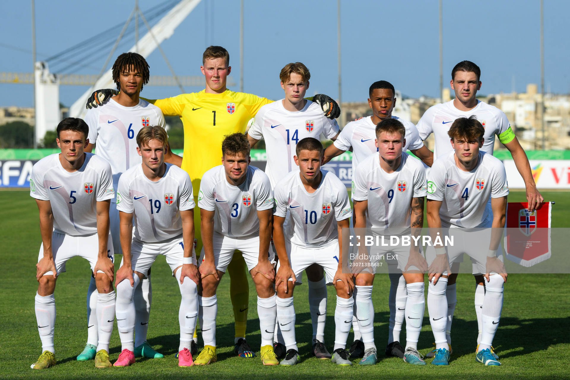 The starting eleven of Norway pose for a photo