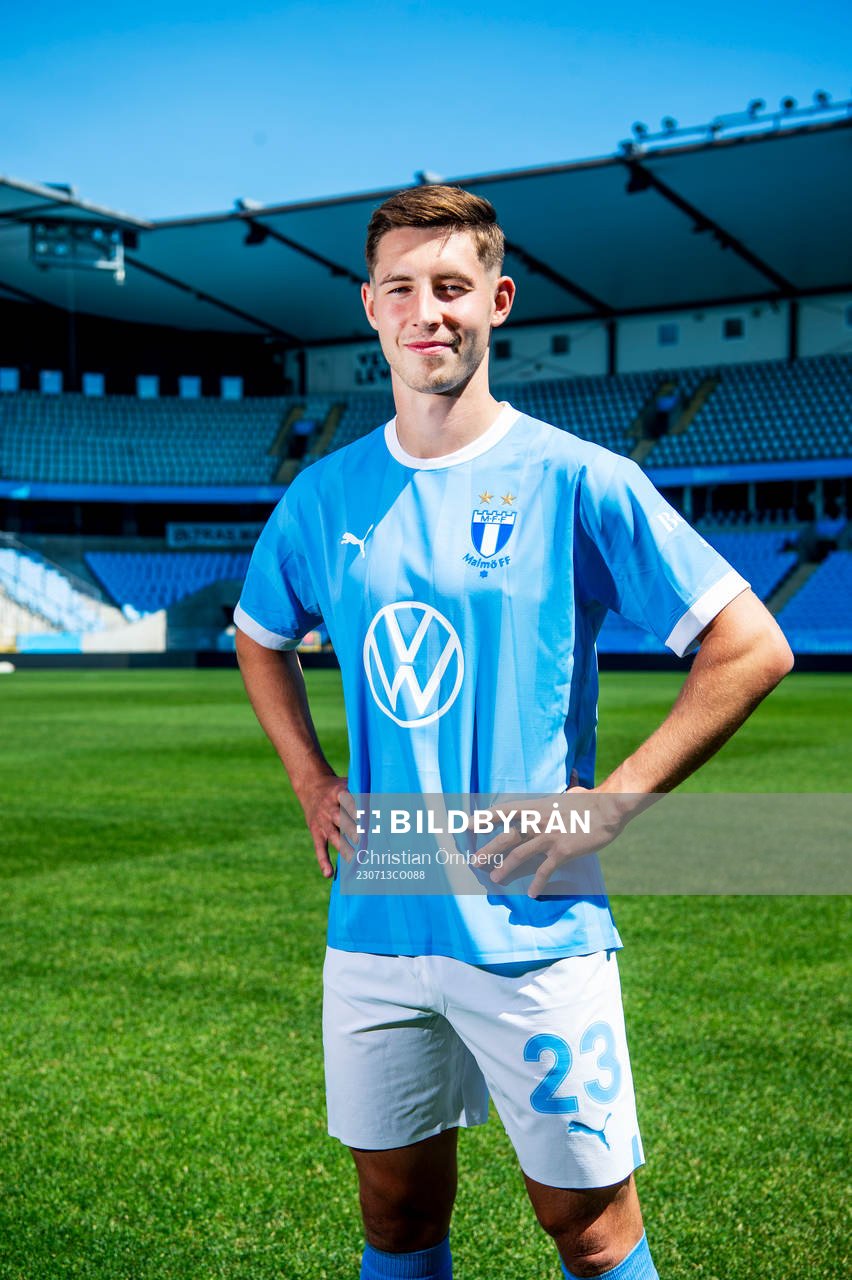 Malmö FF presenterar Lasse Berg Johnsen som ny spelare.