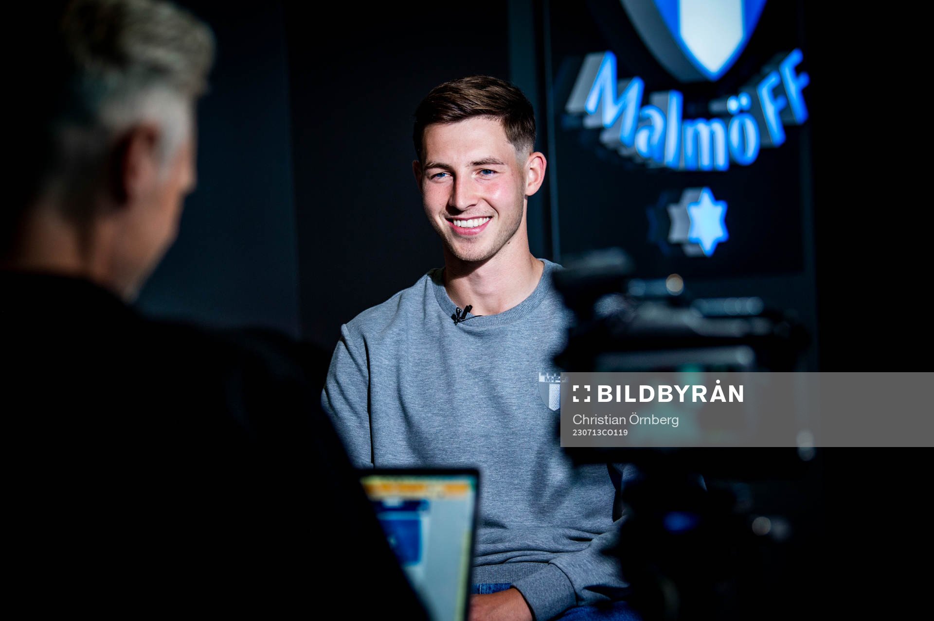 Malmö FF presenterar Lasse Berg Johnsen som ny spelare. Lasse Berg Johnsen under en porträttfotografering med Malmö FF den 13 juli 2023 i Malmö. 