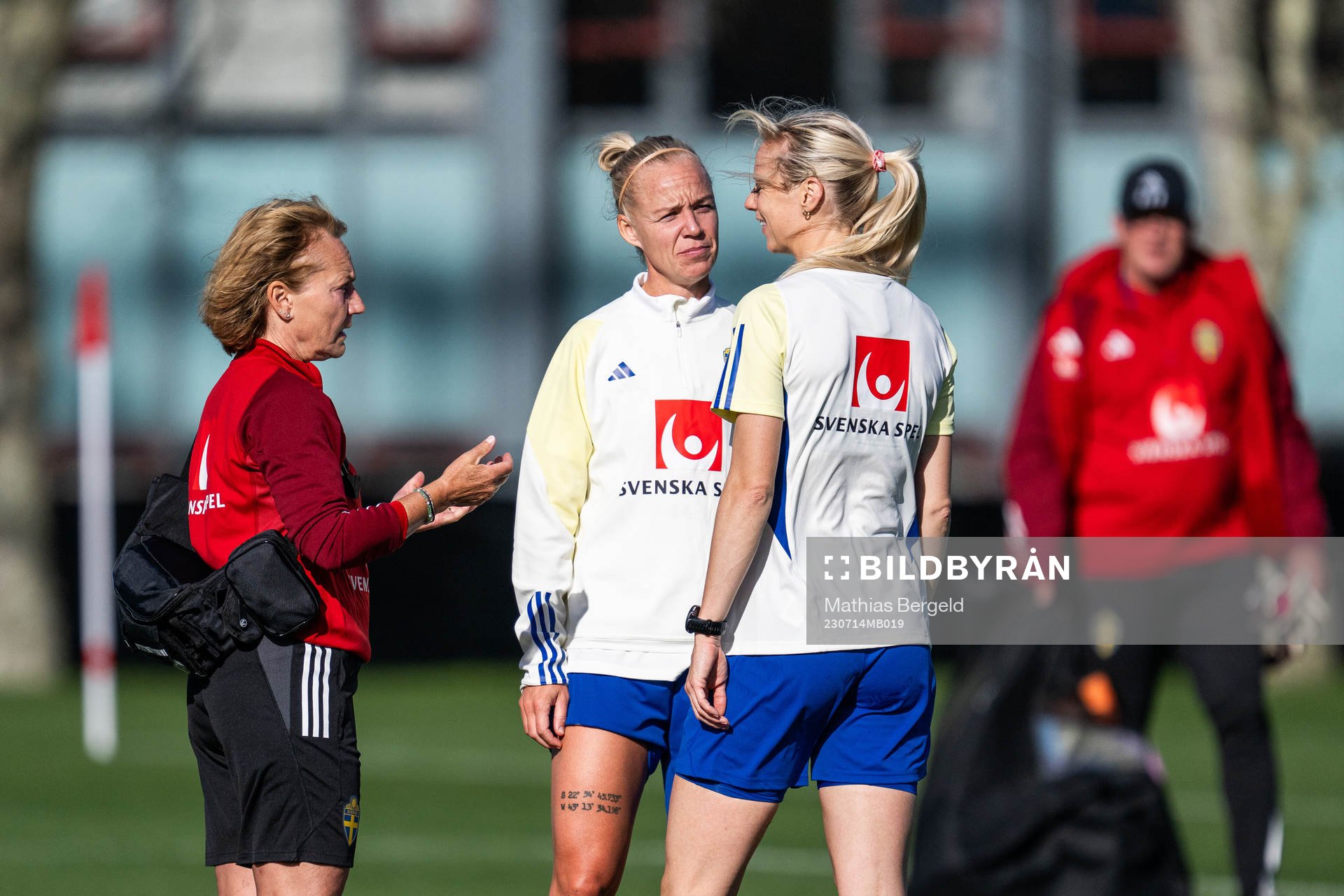 Physio Annica Näsmark, Caroline Seger and Amanda Ilestedt