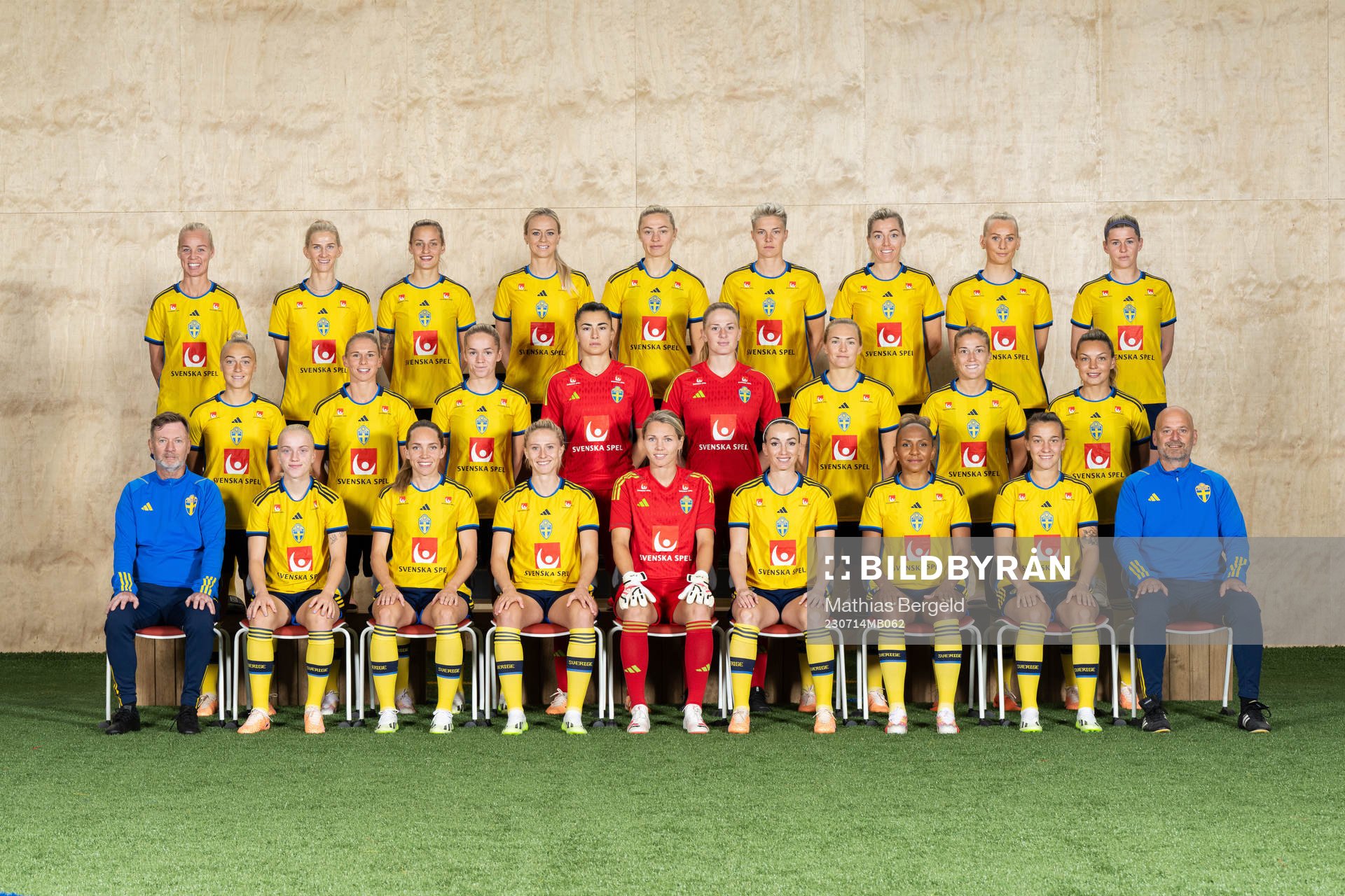 Players and coaching staff of the Swedish women's national