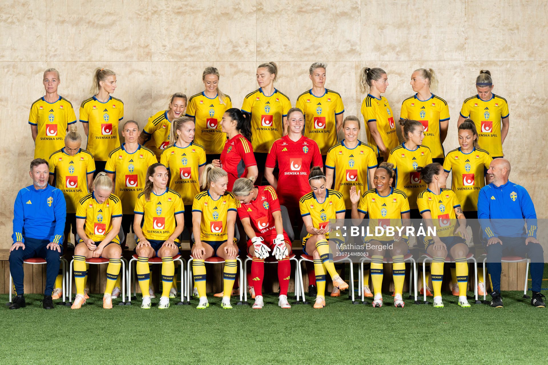 Players and coaching staff of the Swedish women's national