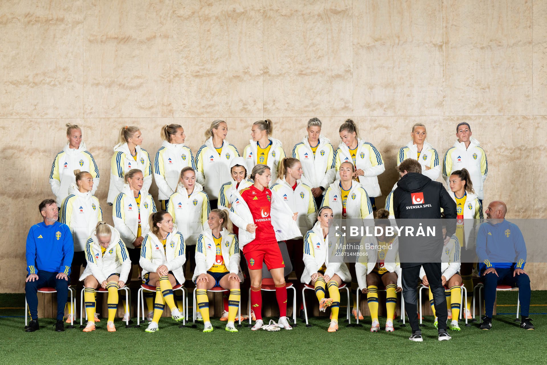 Players and coaching staff of the Swedish women's national