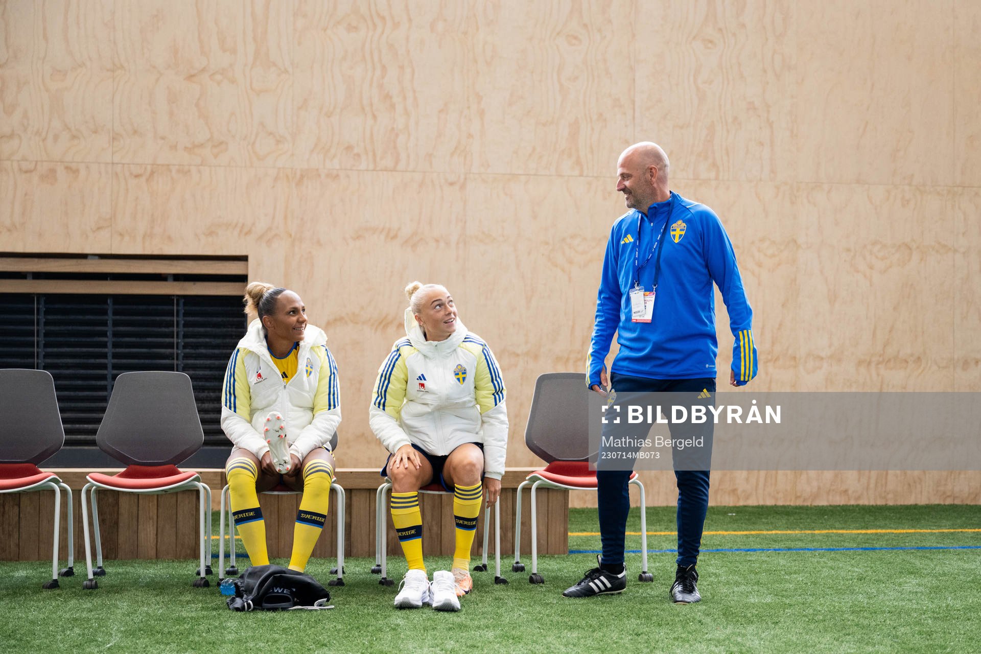 Madelen Janogy, Hanna Bennison and assistant coach Magnus