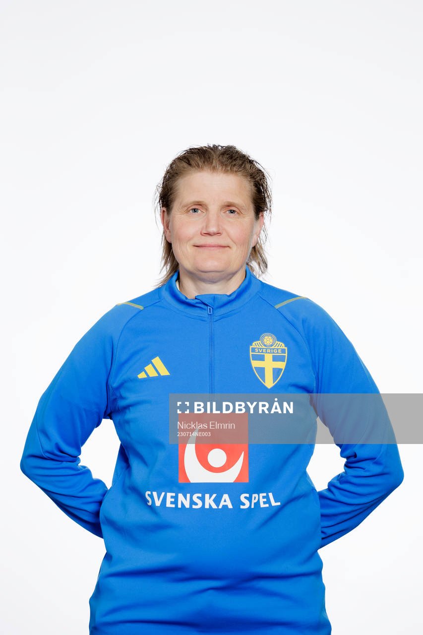 Åsa Lönnqvist poserar för ett porträtt under en fotografering med det svenska U23-damlandslaget i fotboll den 14 juli 2023 i Jönköping.