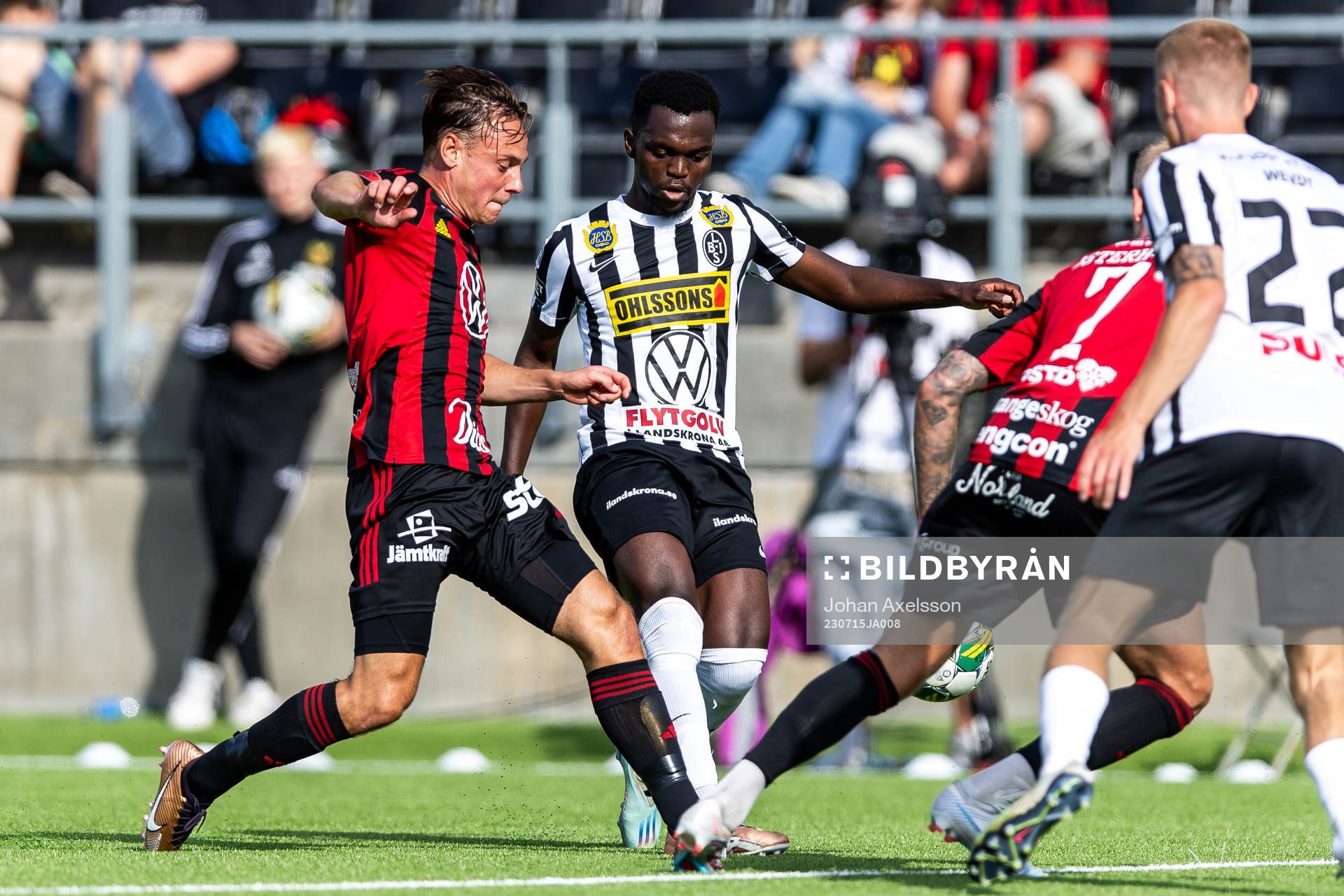 Landskronas Kofi Asare och Östersunds Cesar Weilid
