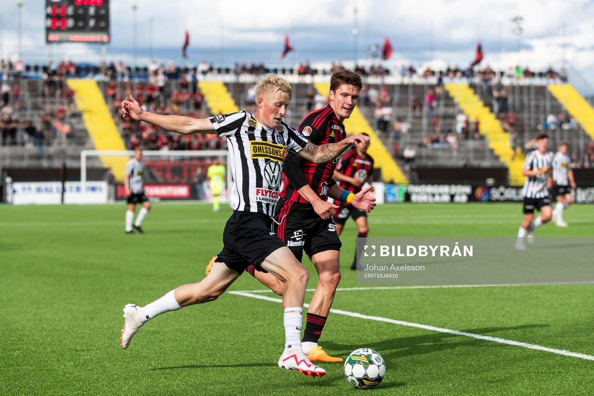Landskronas Melker Widell och Östersunds Myroslav Mazur