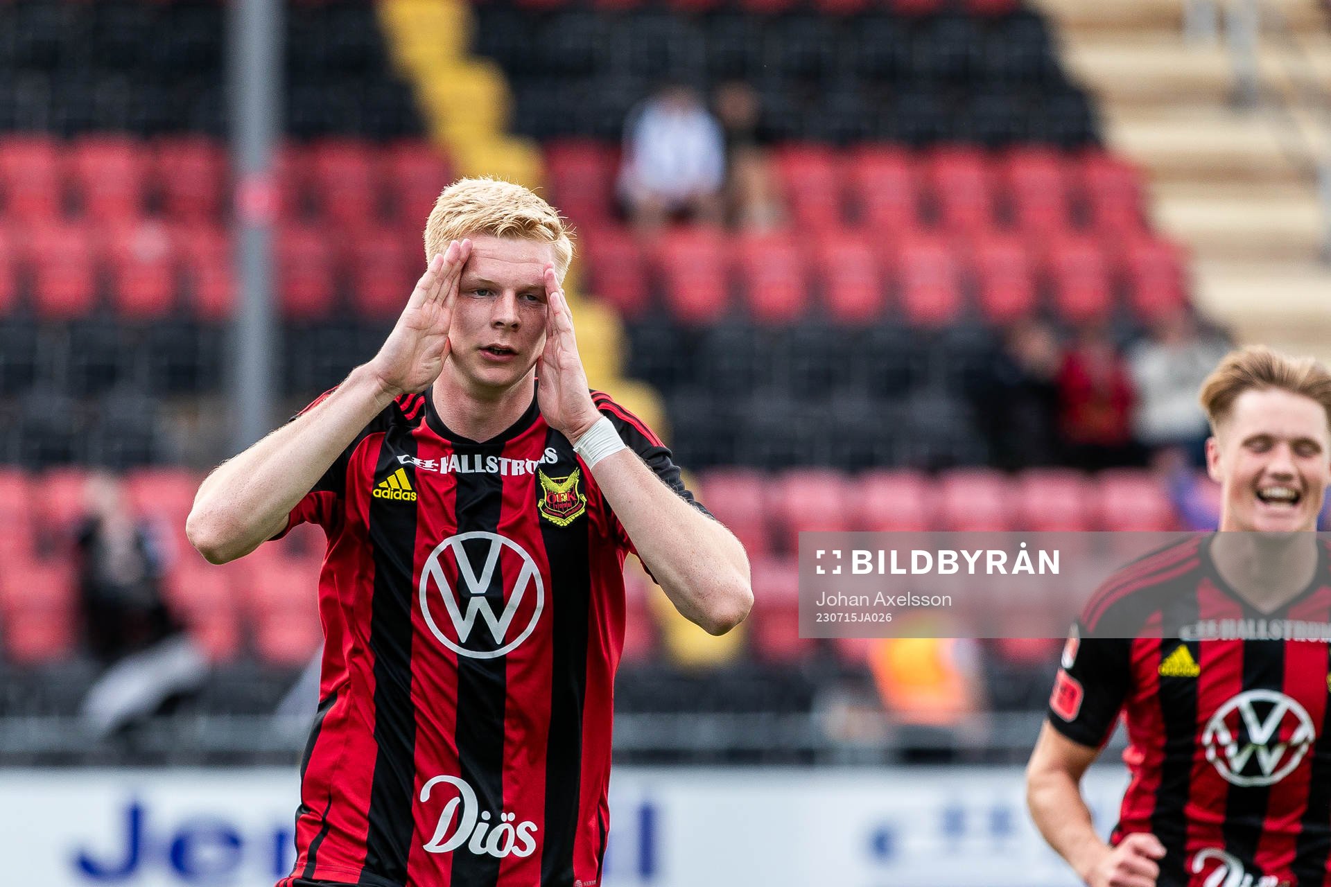 Östersunds Malcolm Stolt jublar