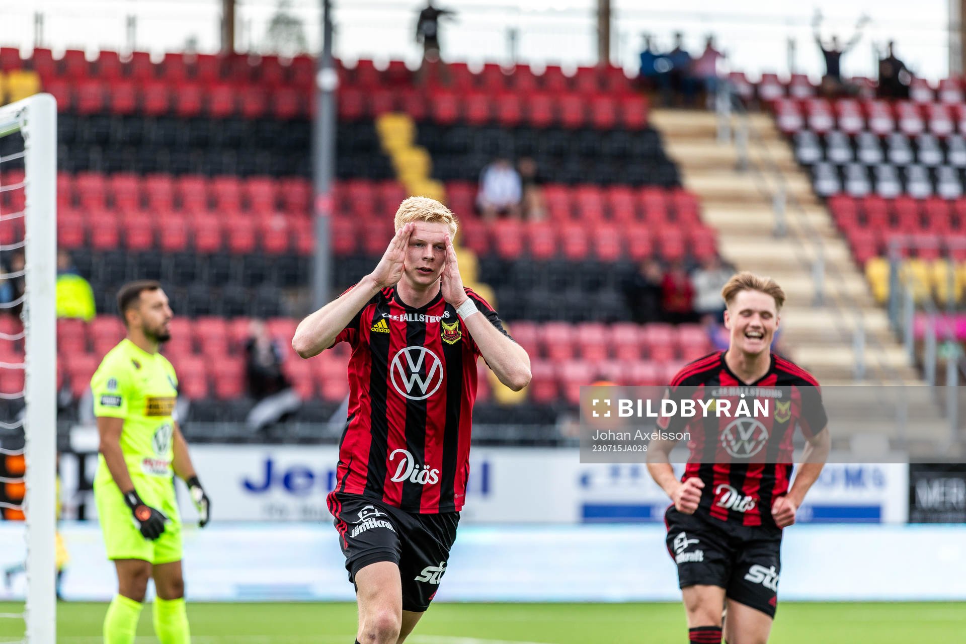 Östersunds Malcolm Stolt jublar