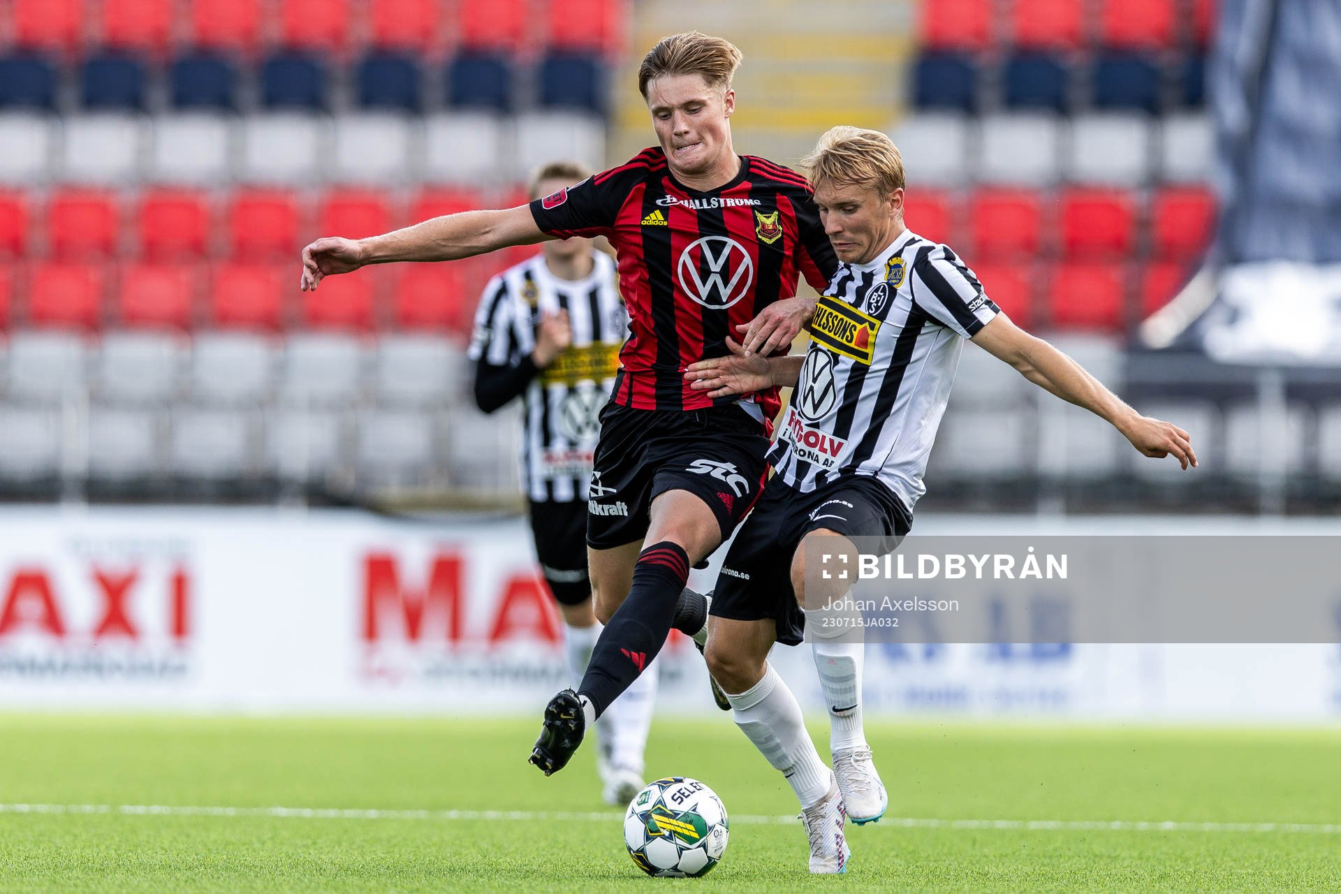 Östersunds Sebastian Karlsson Grach och Landskronas Edvin