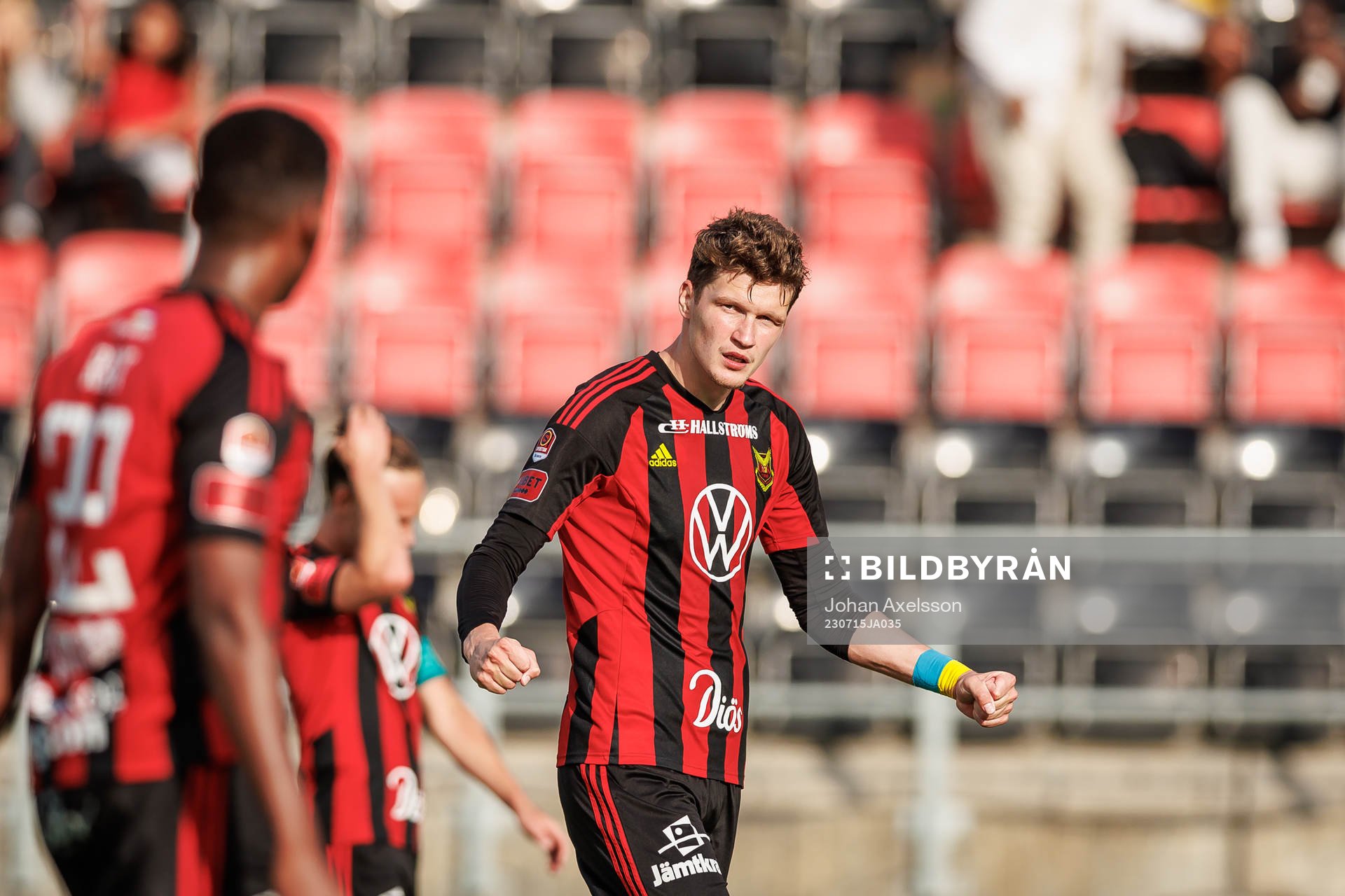 Östersunds Myroslav Mazur  jublar efter fotbollsmatchen i Superettan mellan Östersund och Landskrona den 15 juli 2023 i Östersund. 