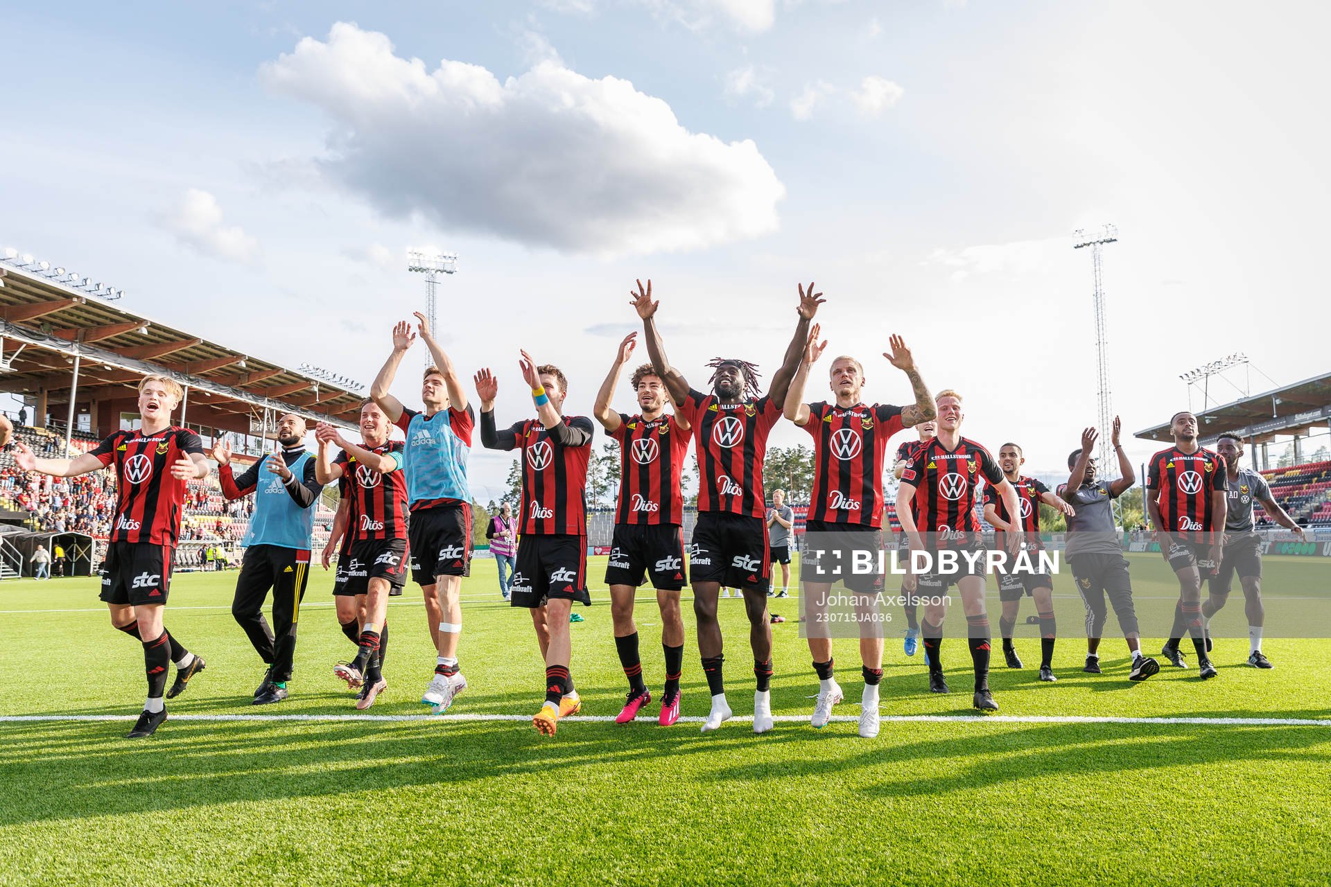 Östersunds spelare jublar