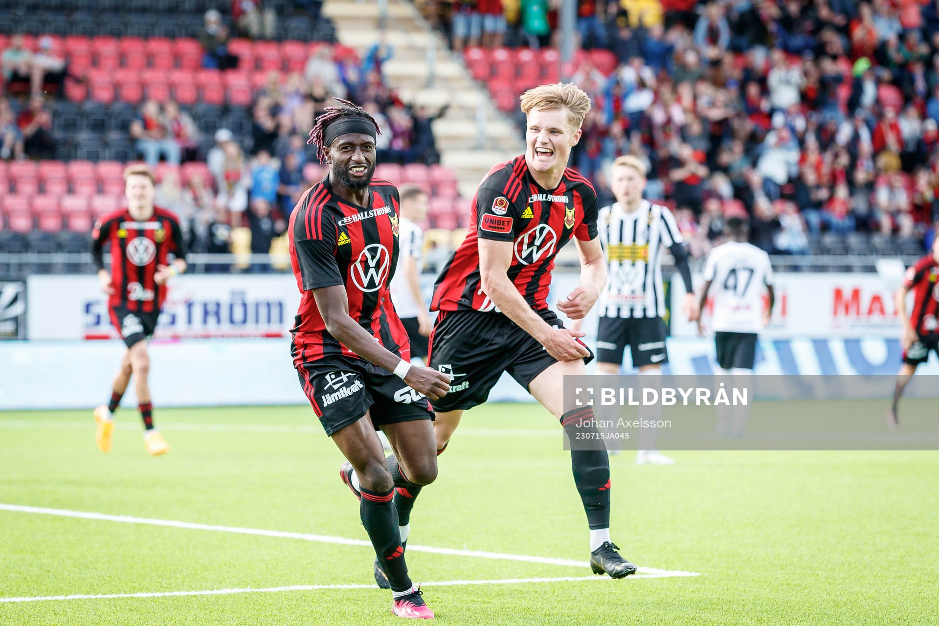 Östersunds Mansour Sinyan jublar