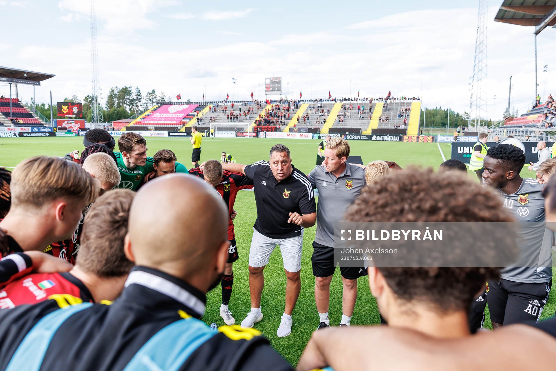 Östersunds tränare Magnus Powell peppar