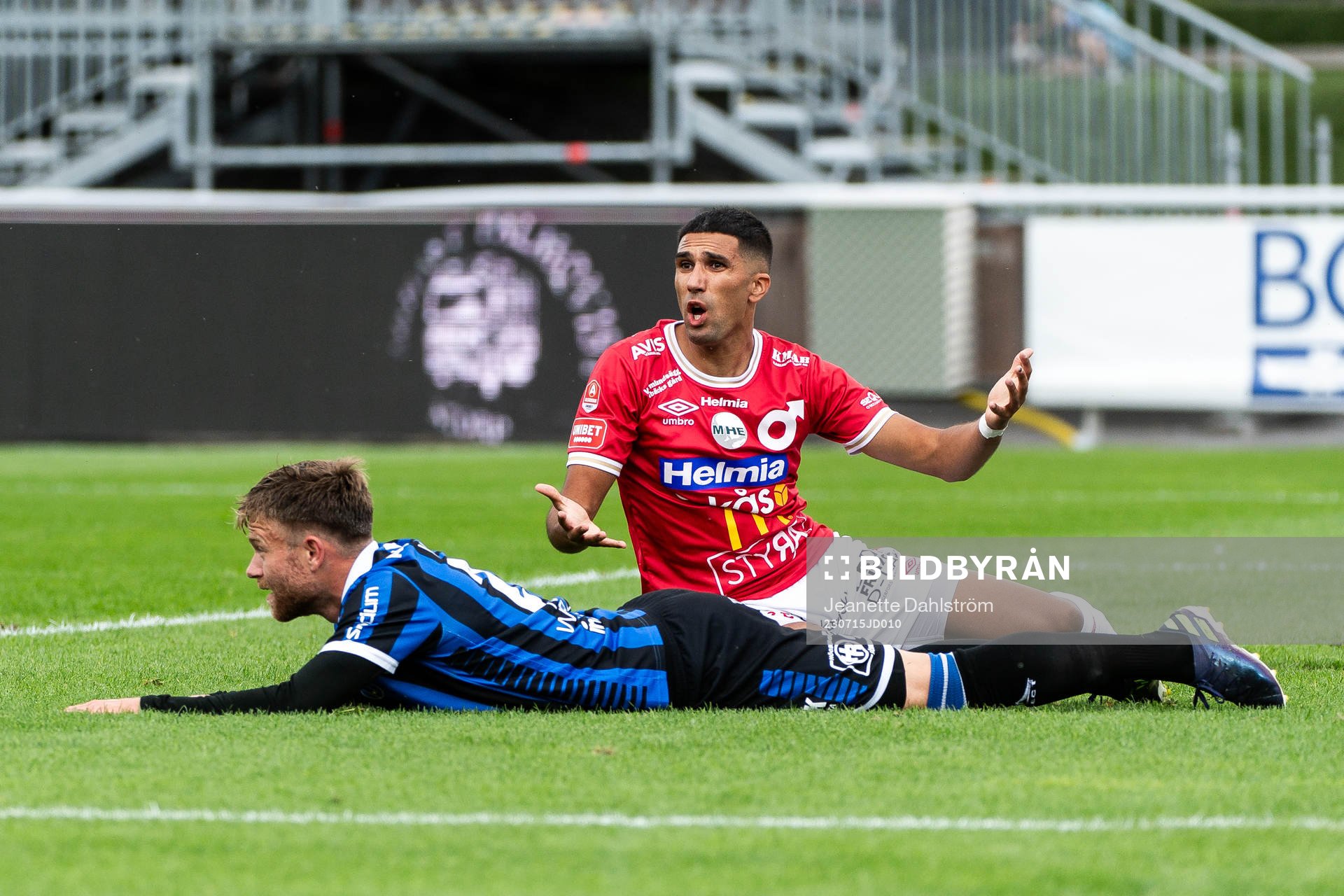 Sirius Dennis Widgren och Degerfors Elyas Bouzaiene