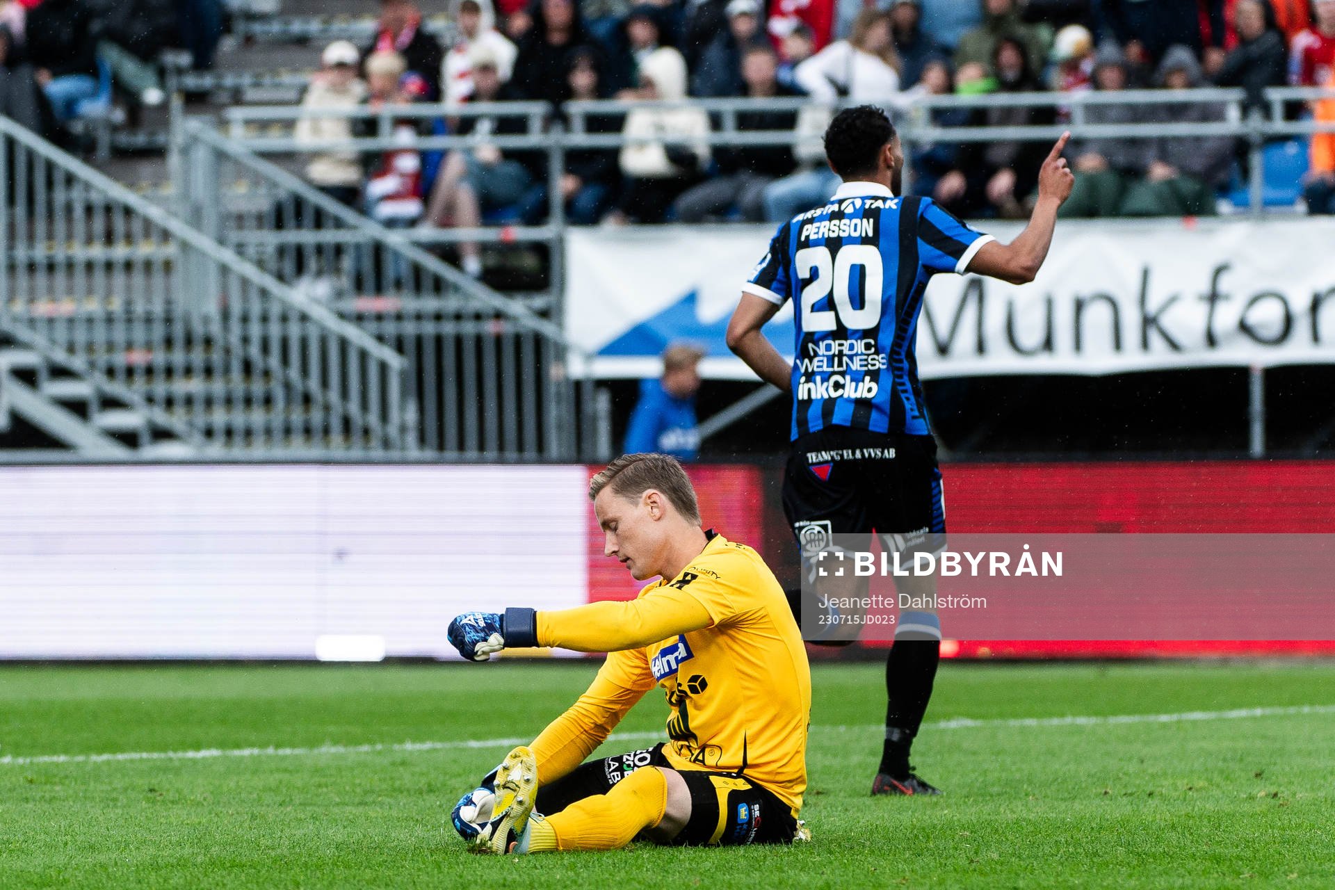 Degerfors målvakt Sondre Lovseth Rossbach deppar och