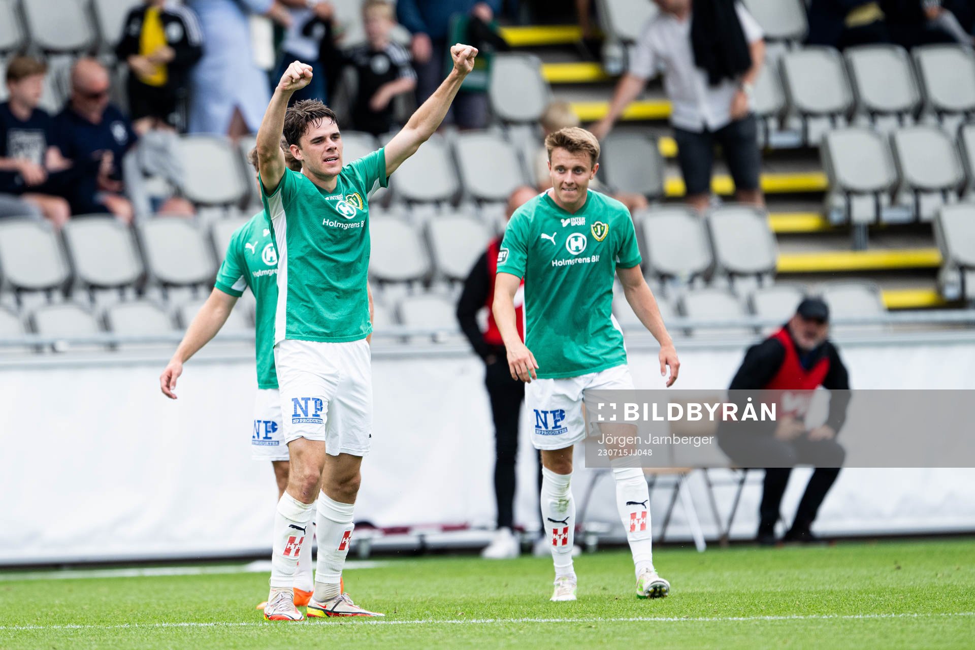 Jönköpings Södras Samuel Adrian jublar efter fotbollsmatchen i Superettan mellan Jönköpings Södra och GIF Sundsvall den 15 juli 2023 i Jönköping.