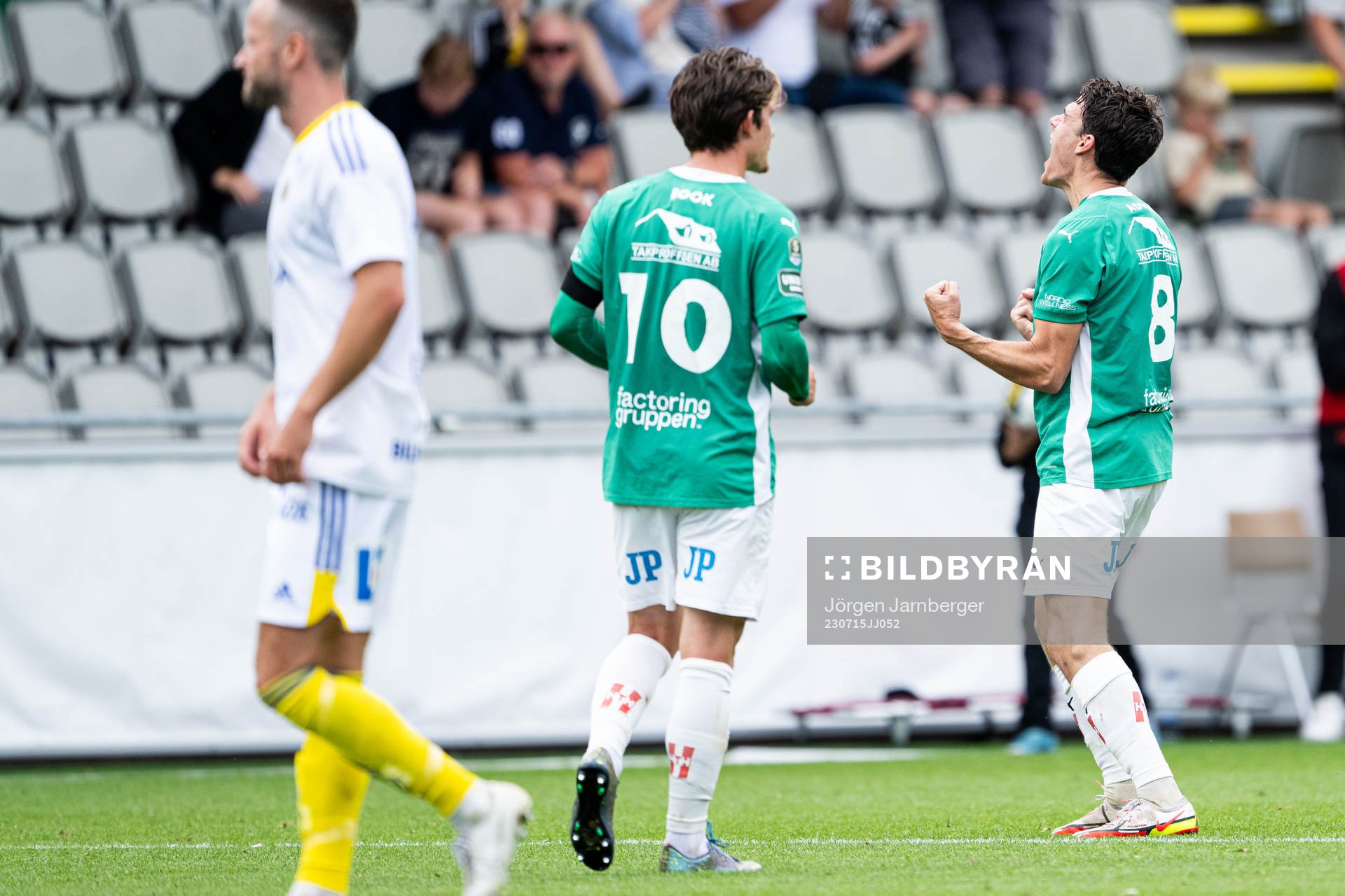 Jönköpings Södras Samuel Adrian jublar efter fotbollsmatchen i Superettan mellan Jönköpings Södra och GIF Sundsvall den 15 juli 2023 i Jönköping.