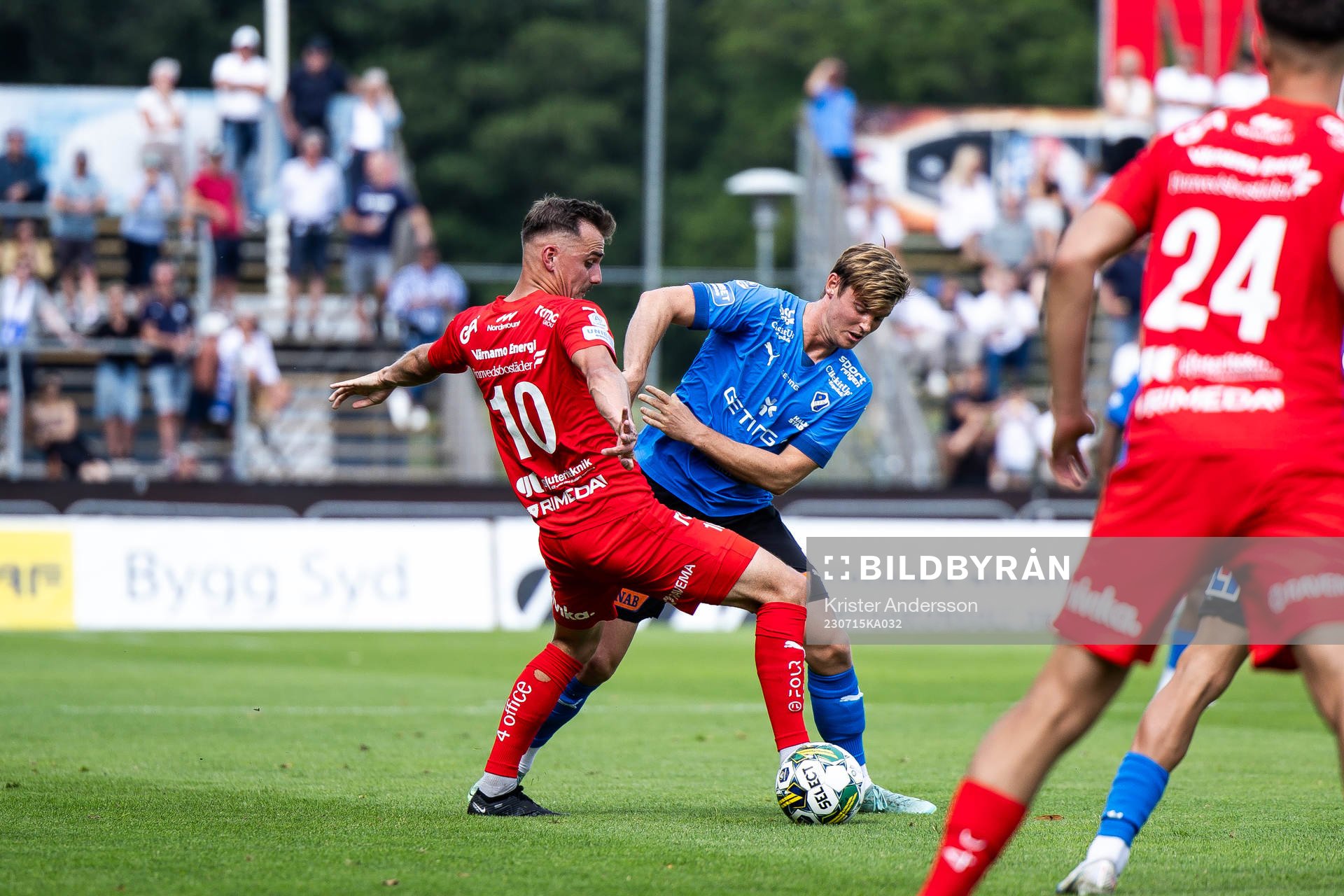 Värnamos Ajdin Zeljkovic och Halmstads Jonathan Svedberg