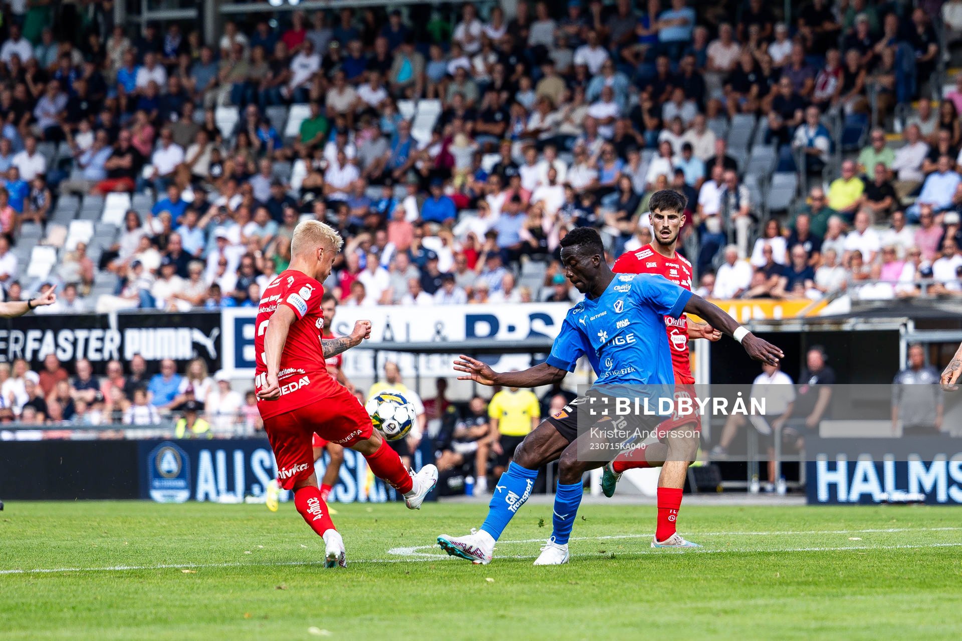 Värnamos Viktor Bergh och Halmstads Naeem Mohammed