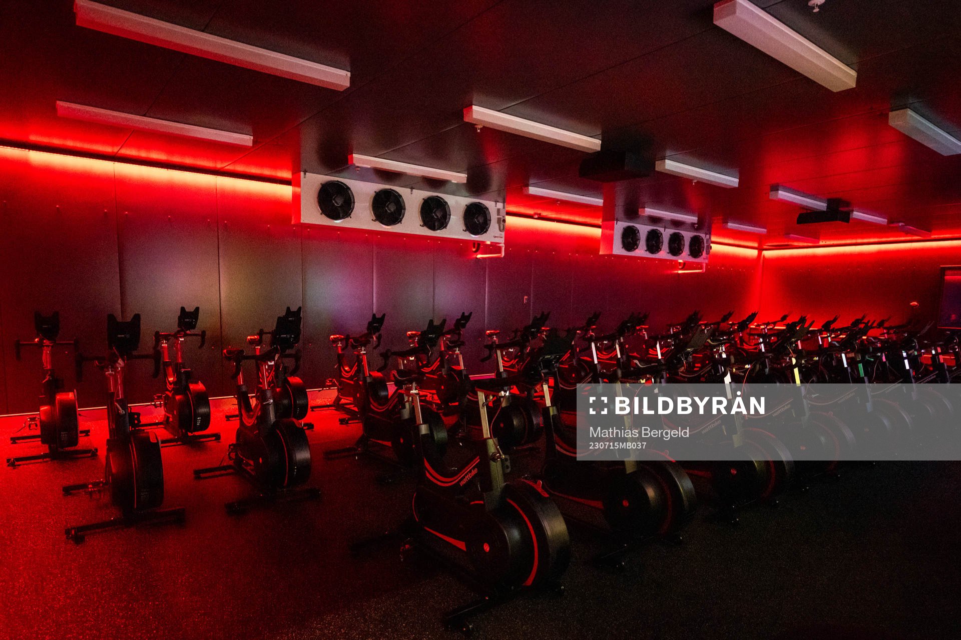 A room with spin bikes