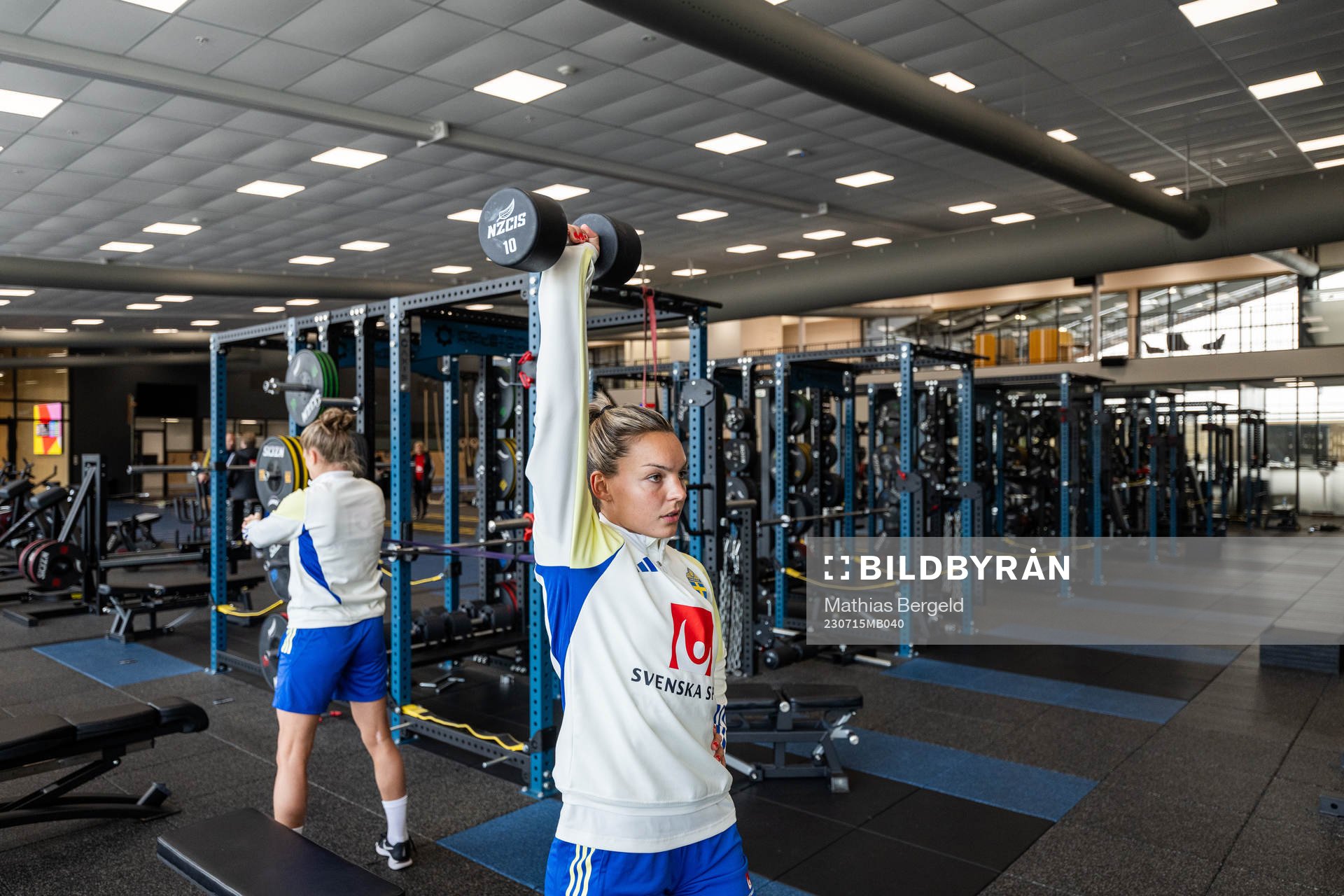 Filippa Angeldahl and Johanna Rytting Kaneryd in the gym