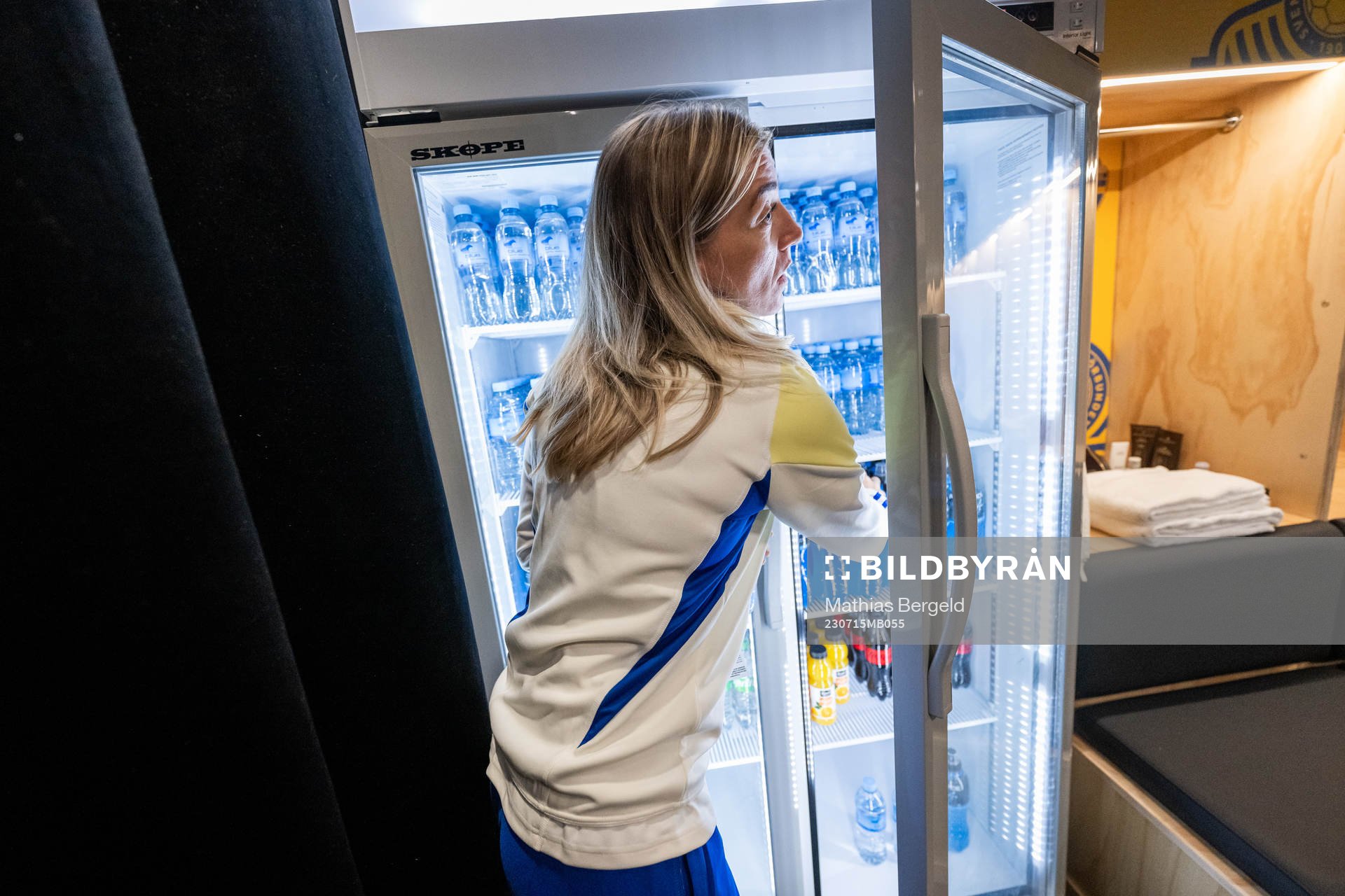 Linda Sembrant grabs drinks in the changing room