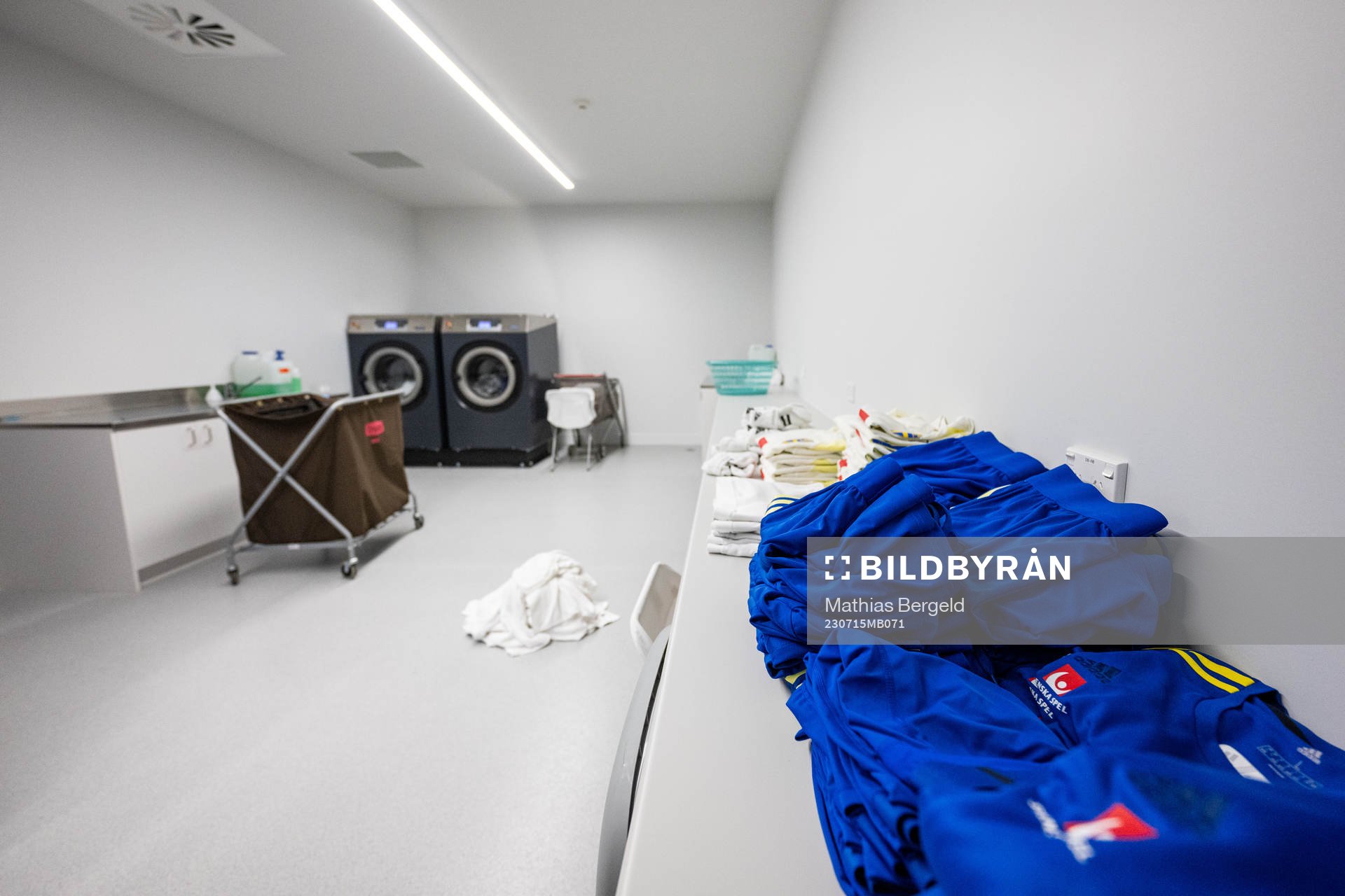 Washing machines and clothes folded