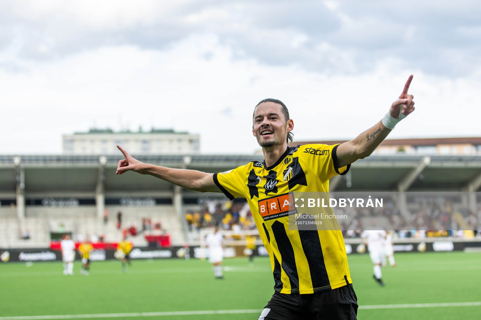 Häckens Amor Layouni jublar