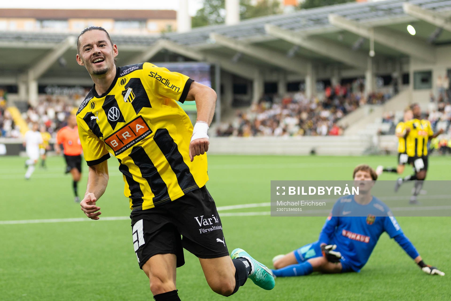 Häckens Amor Layouni jublar