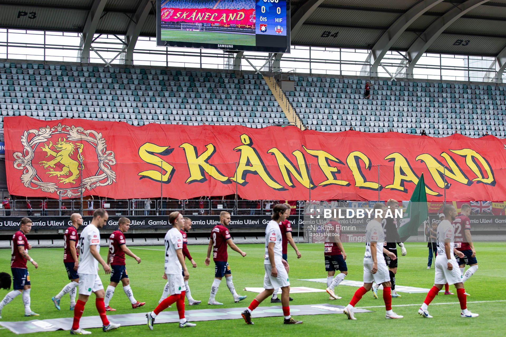 Helsingborgs spelare och tifo