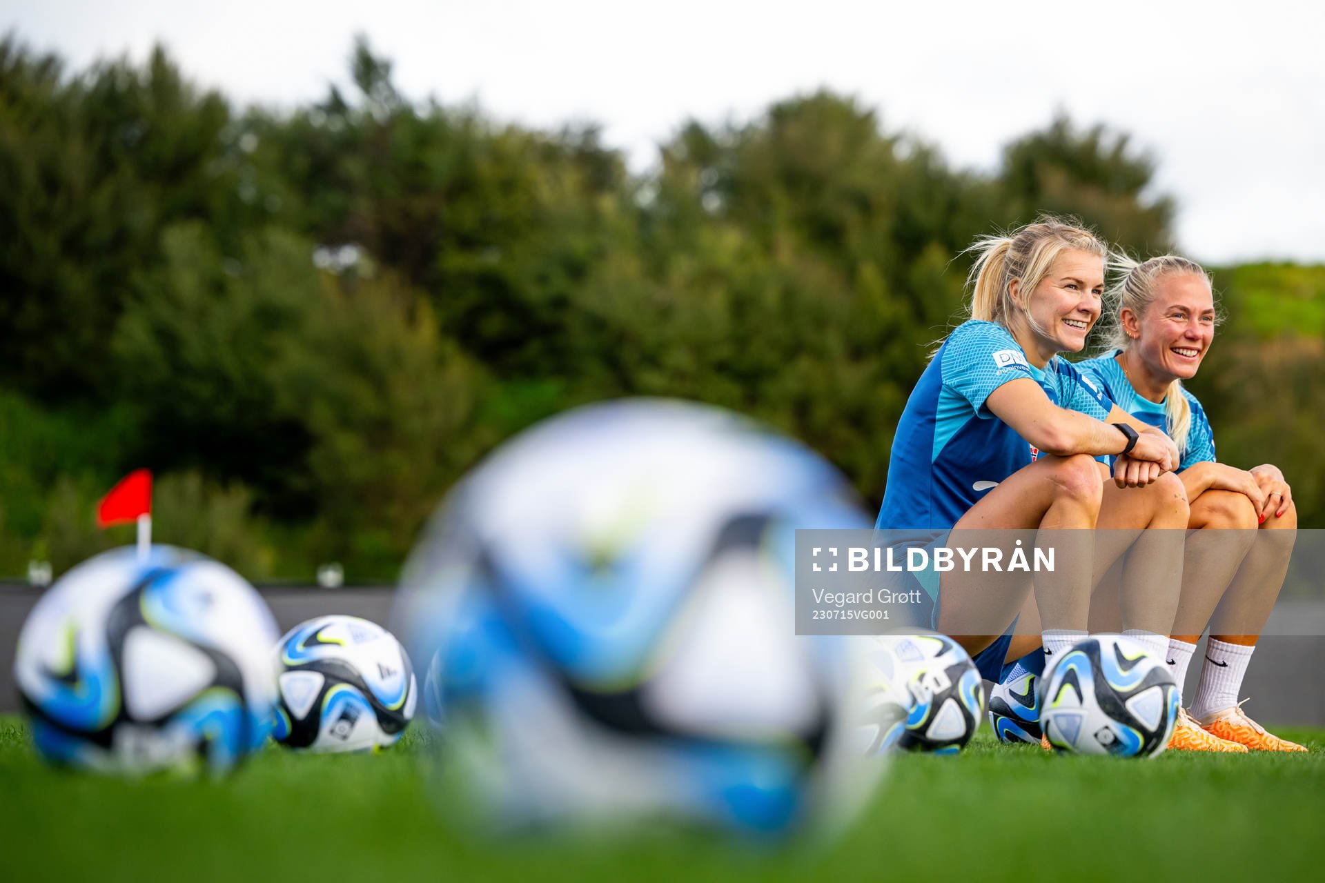 Ada Hegerberg and Guro Bergsvand of the Norwegian women’s