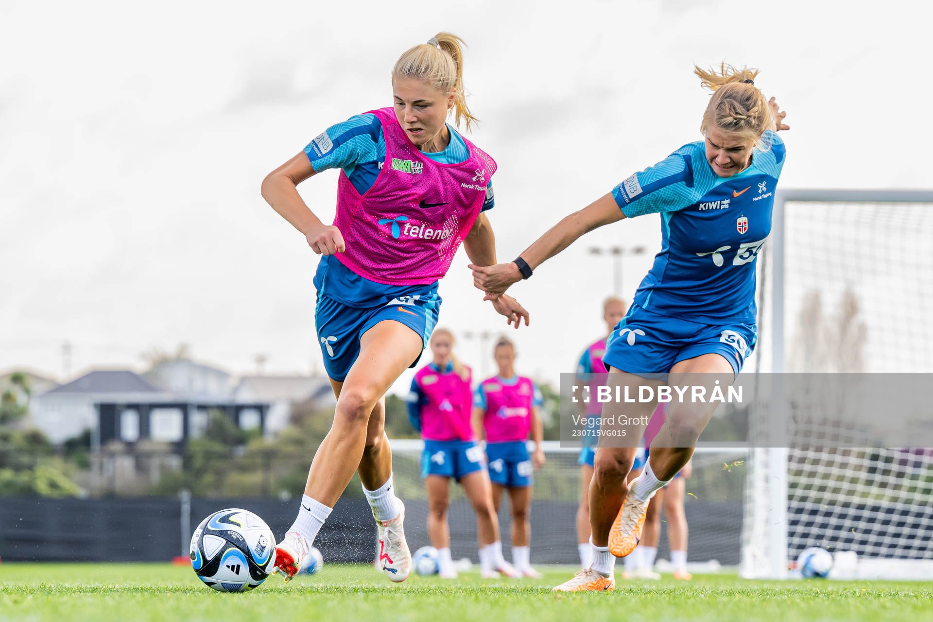 Sophie Román Haug and Ada Hegerberg of the Norwegian
