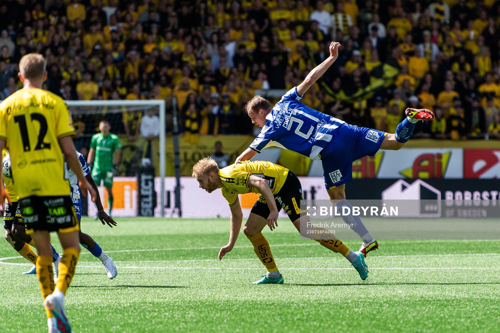 Elfsborgs Sveinn Guðjohnsen och IFK Göteborgs Adam Carlén