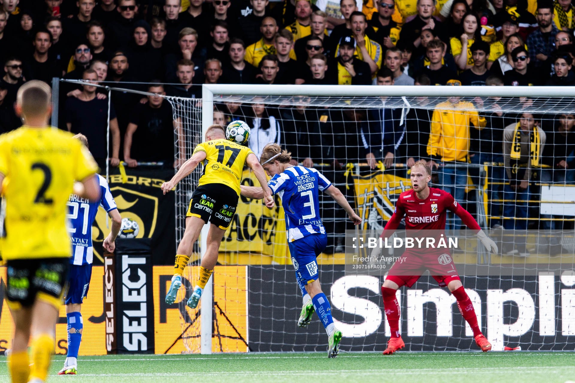 Elfsborgs Per Frick mot IFK Göteborgs Johan Bångsbo och