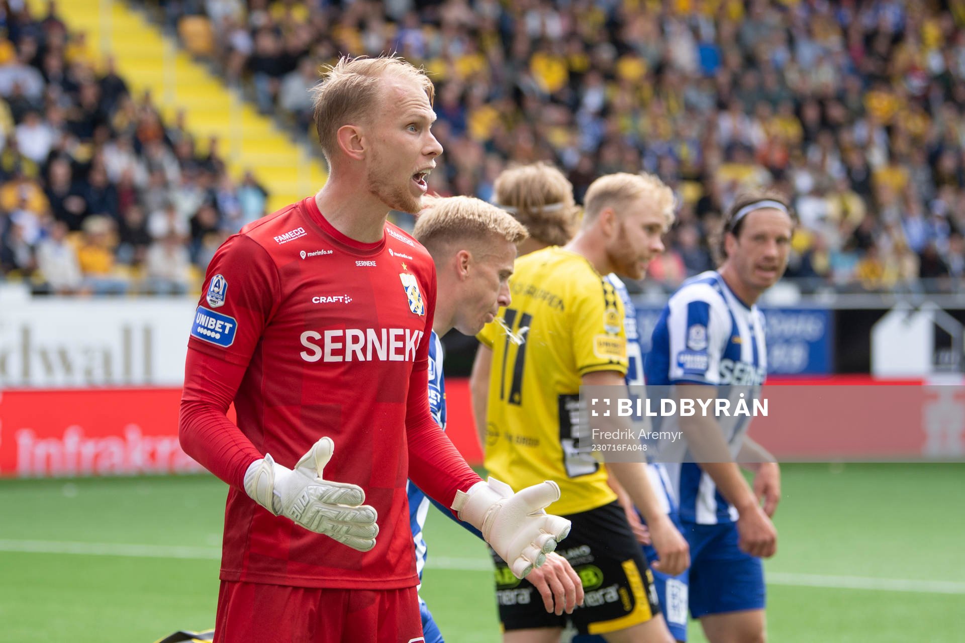 IFK Göteborgs målvakt Pontus Dahlberg reagerar