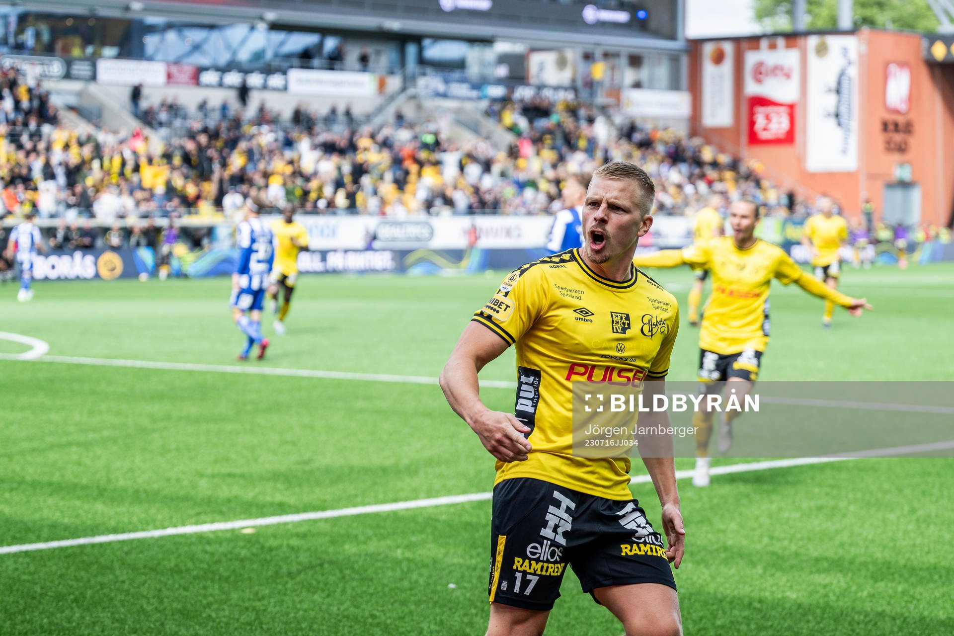 Elfsborgs Per Frick jublar efter 1-1 under fotbollsmatchen i Allsvenskan mellan Elfsborg och IFK Göteborg den 16 juli 2023 i Borås.