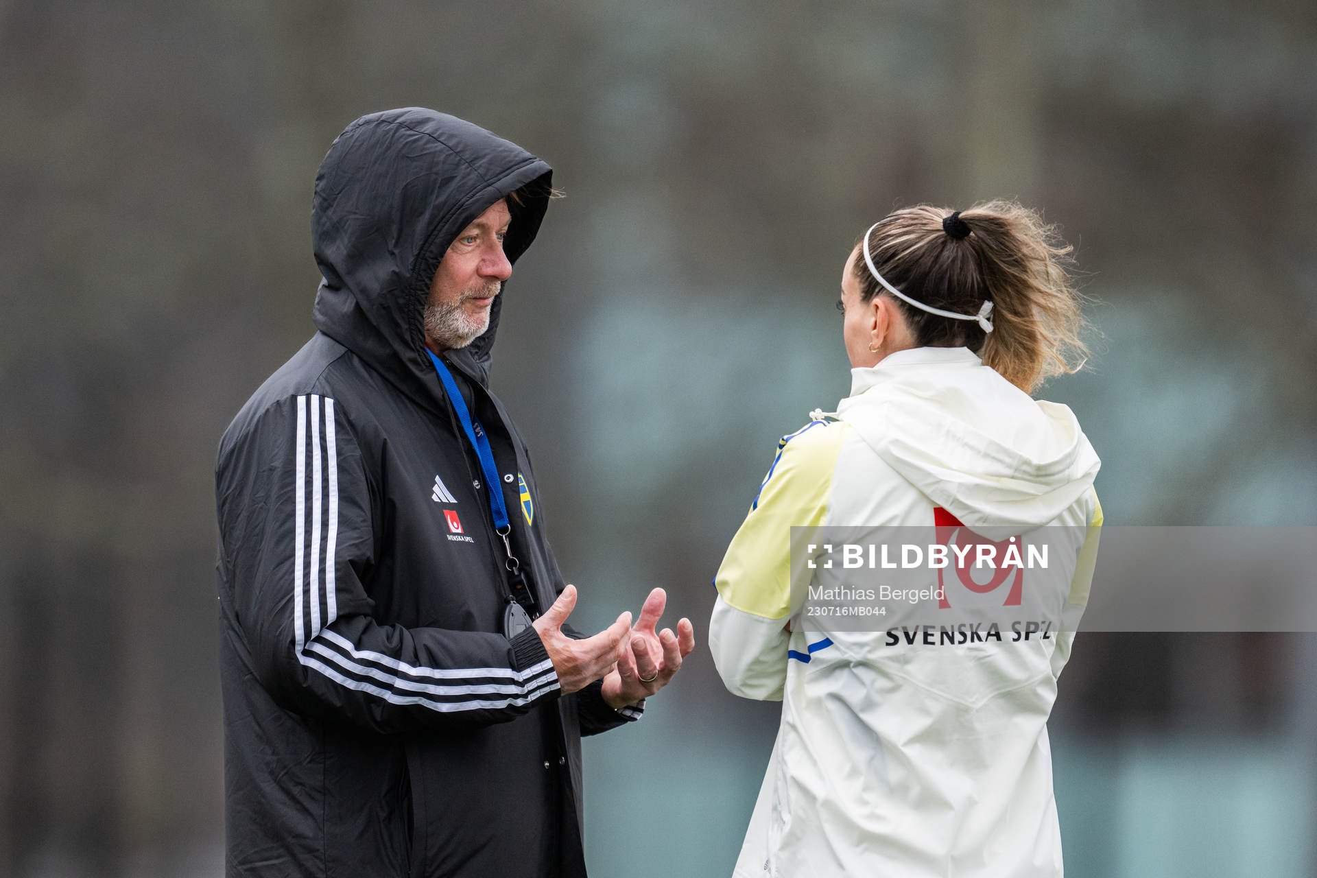 Head coach Peter Gerhardsson and Kosovare Asllani of the